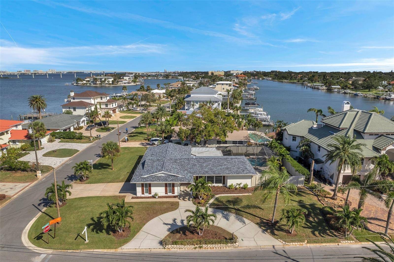Largo, FL 33770,910 OAKWOOD DR