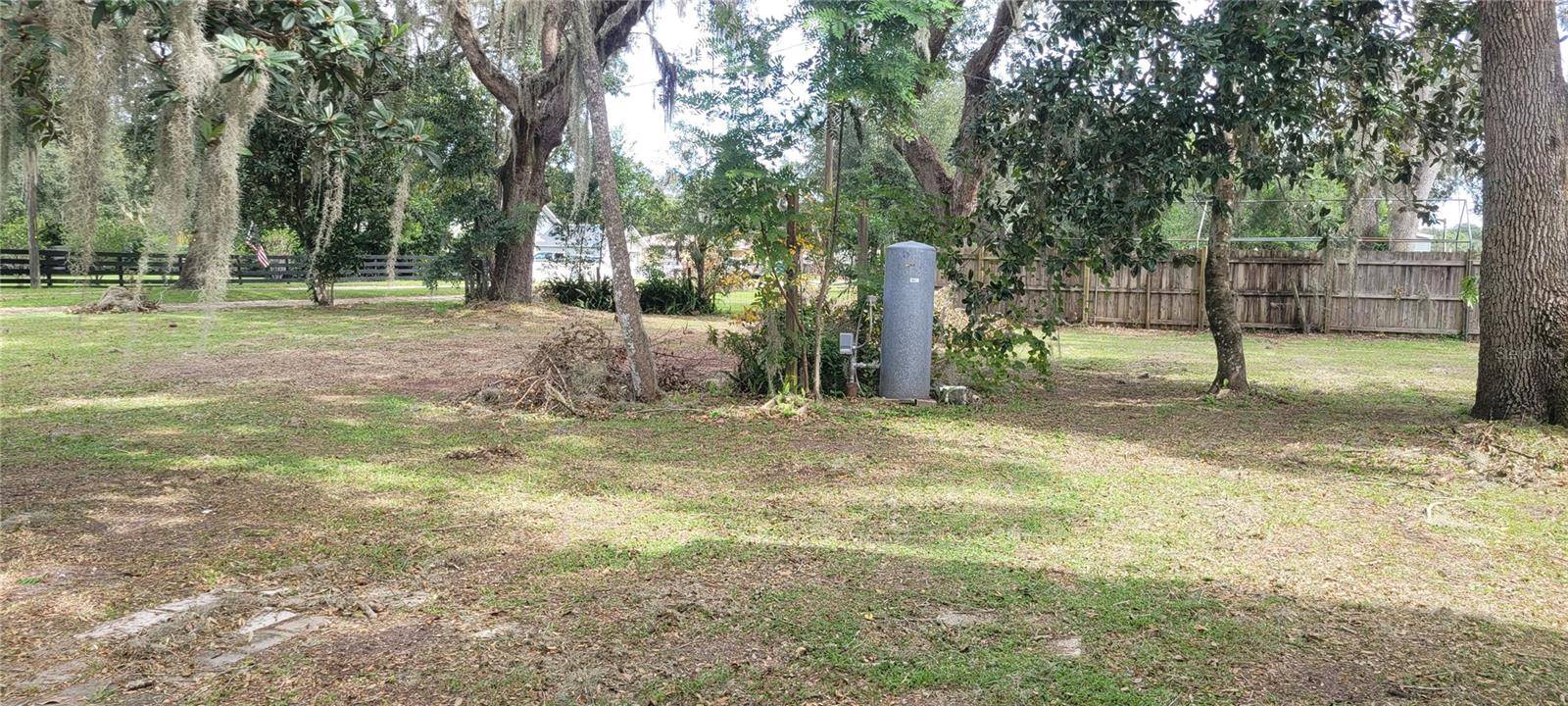 Lady Lake, FL 32159,242 OAK HILL RD