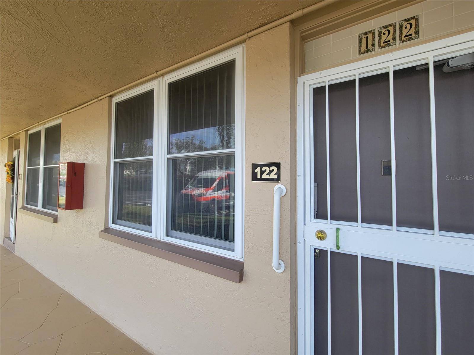 St Petersburg, FL 33703,4915 BAY ST NE #122