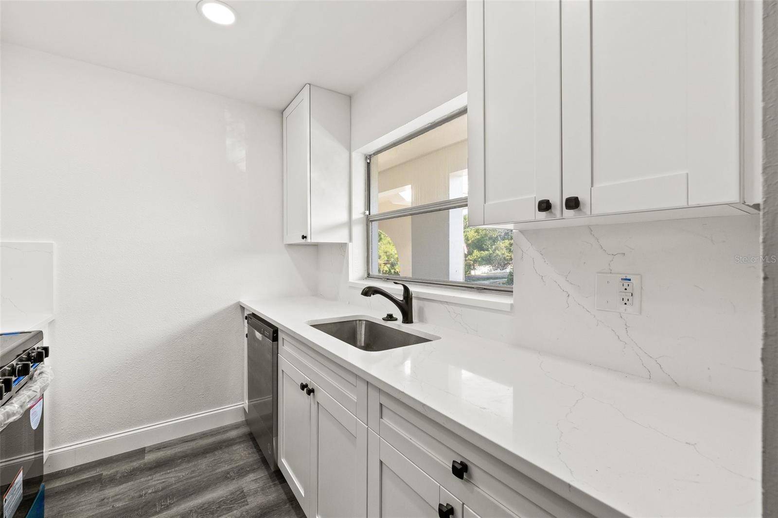 Largo, FL 33770,1975 W BAY DR #214