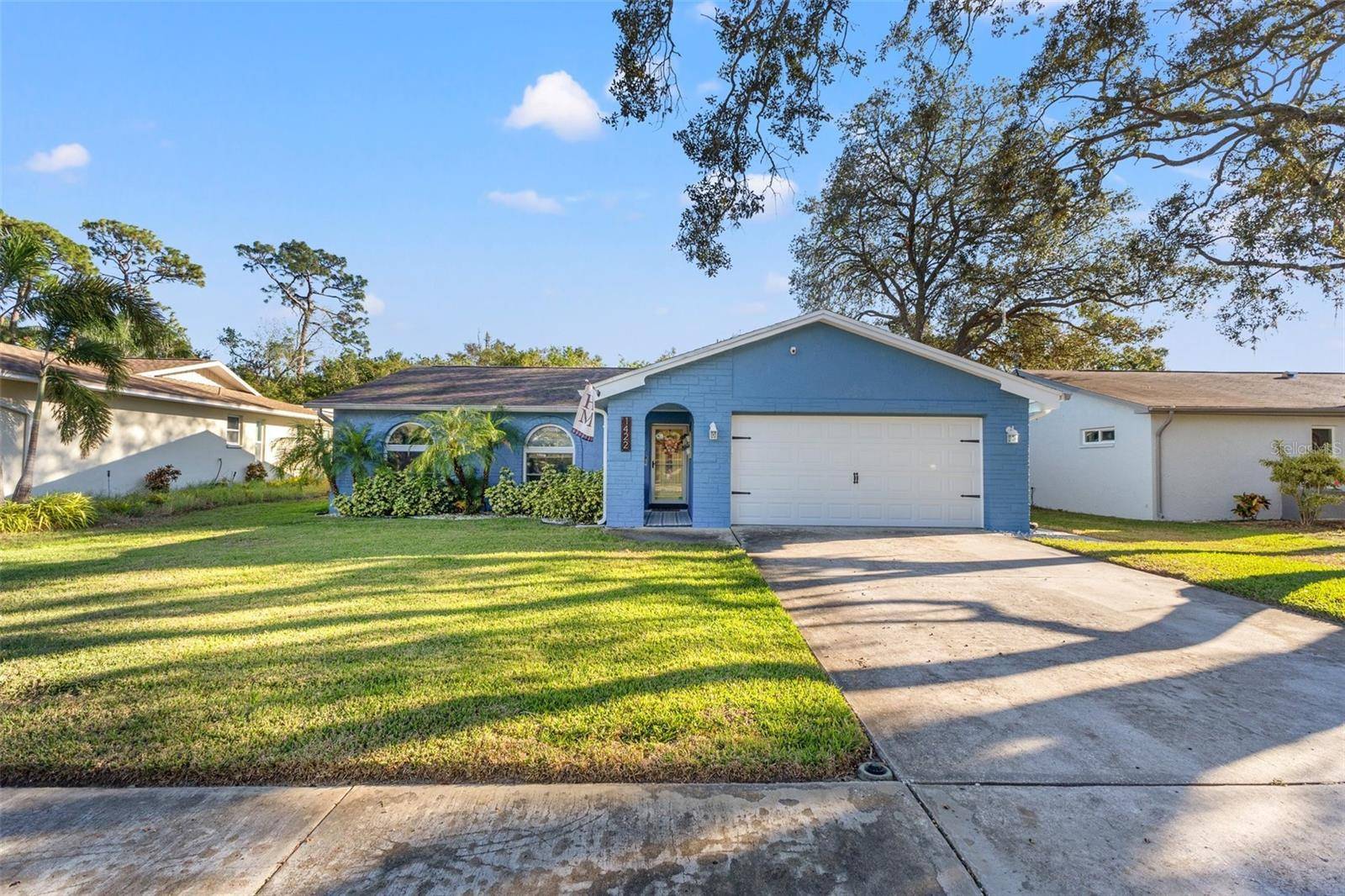 Tarpon Springs, FL 34689,1422 RED OAK DR