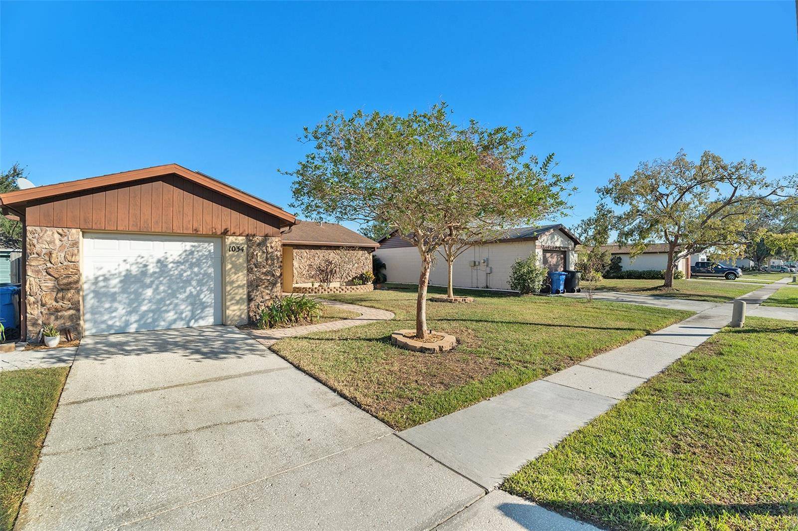 Brandon, FL 33511,1034 PINE RIDGE CIR