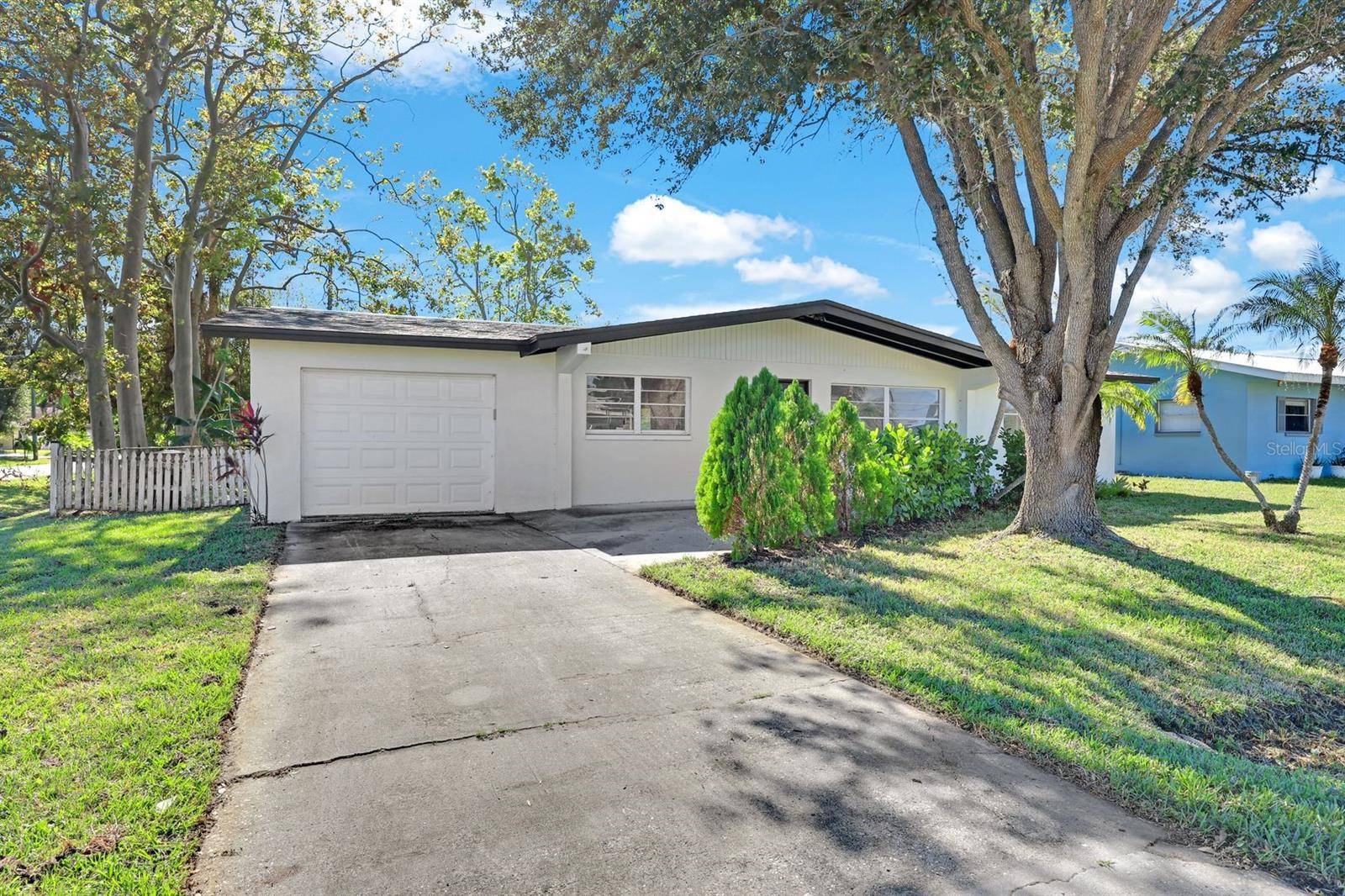 Fort Myers, FL 33905,13037 9TH ST