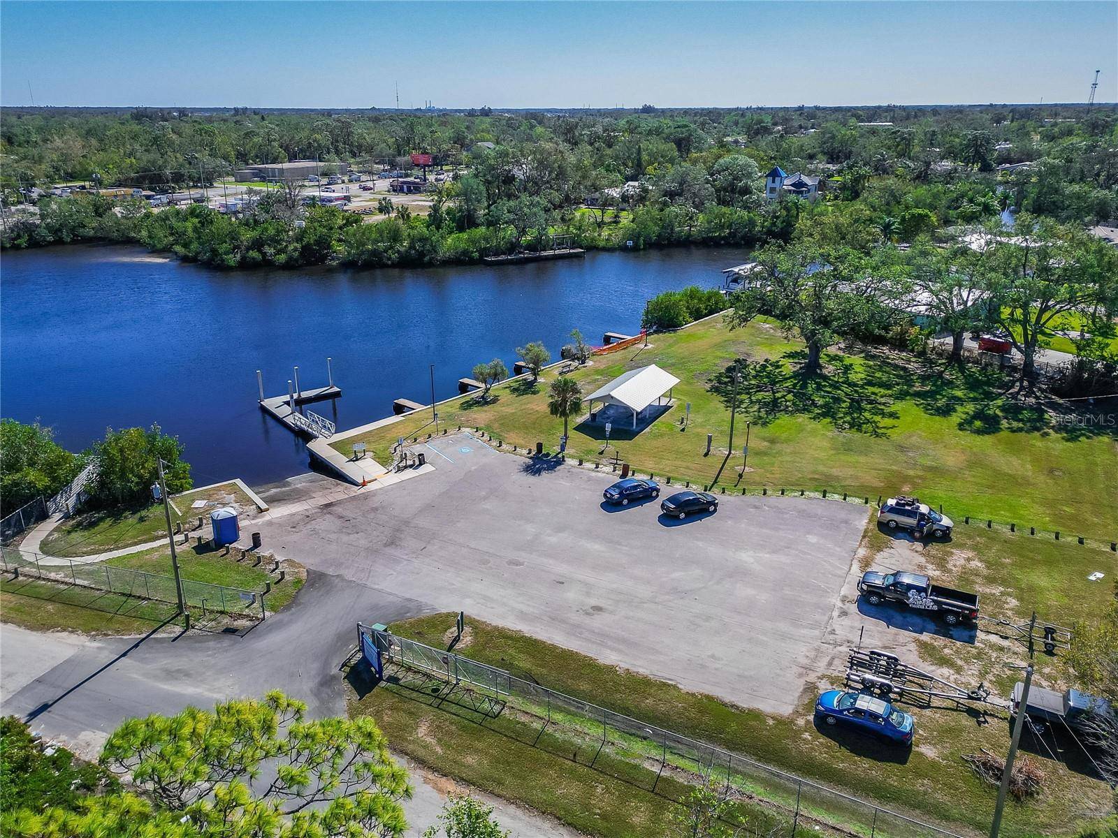 Ruskin, FL 33570,108 W SHELL POINT RD #101