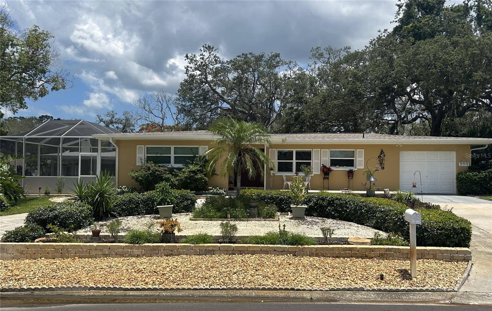Palm Harbor, FL 34683,209 WESTWINDS DR