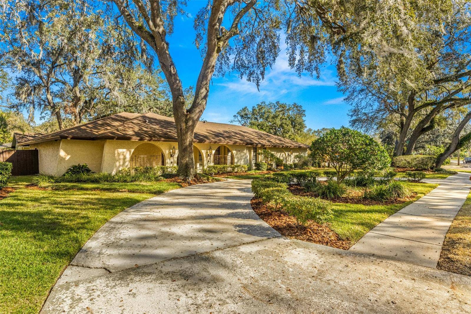 Temple Terrace, FL 33617,1116 N RIVERHILLS DR