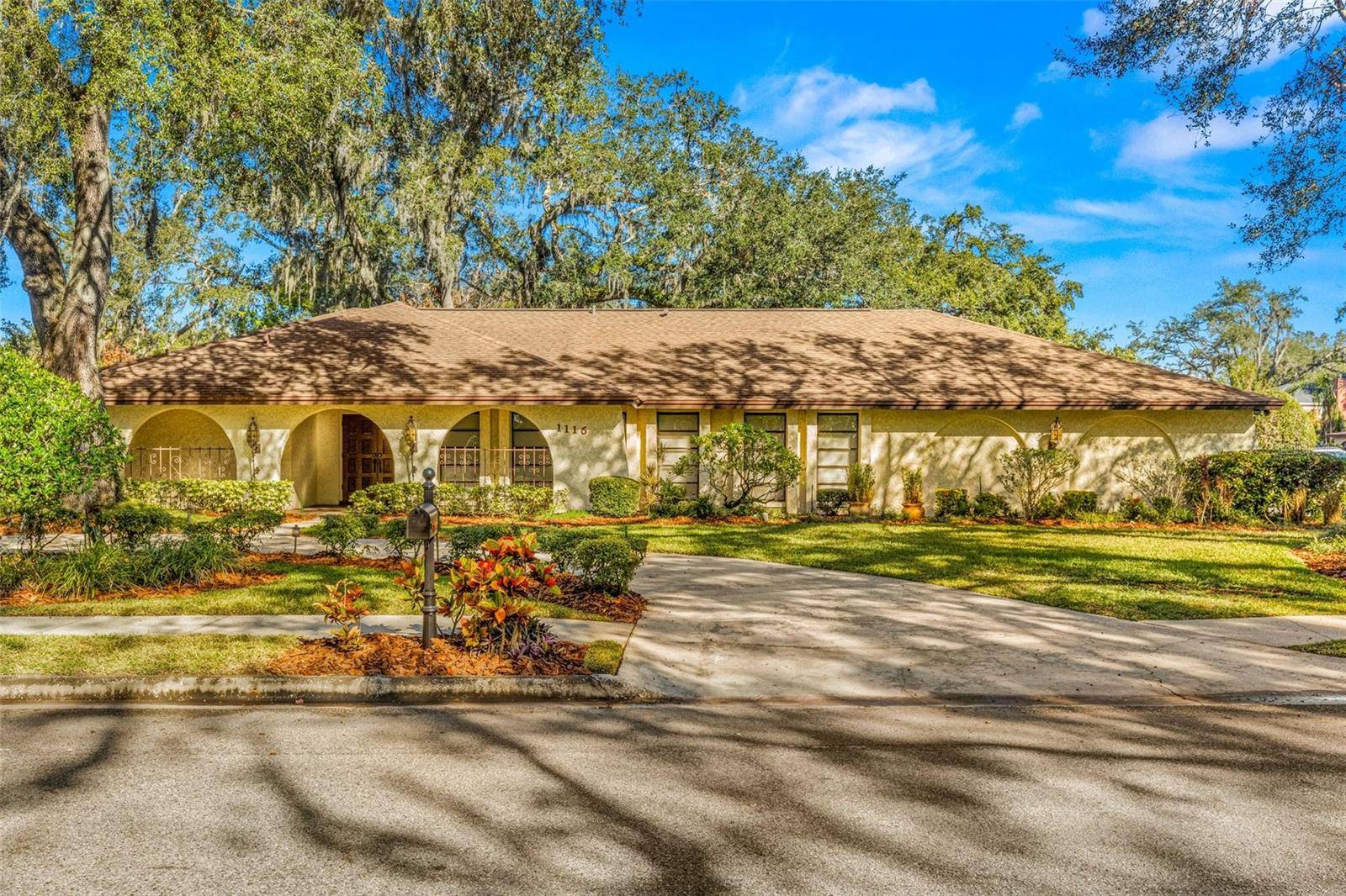 Temple Terrace, FL 33617,1116 N RIVERHILLS DR