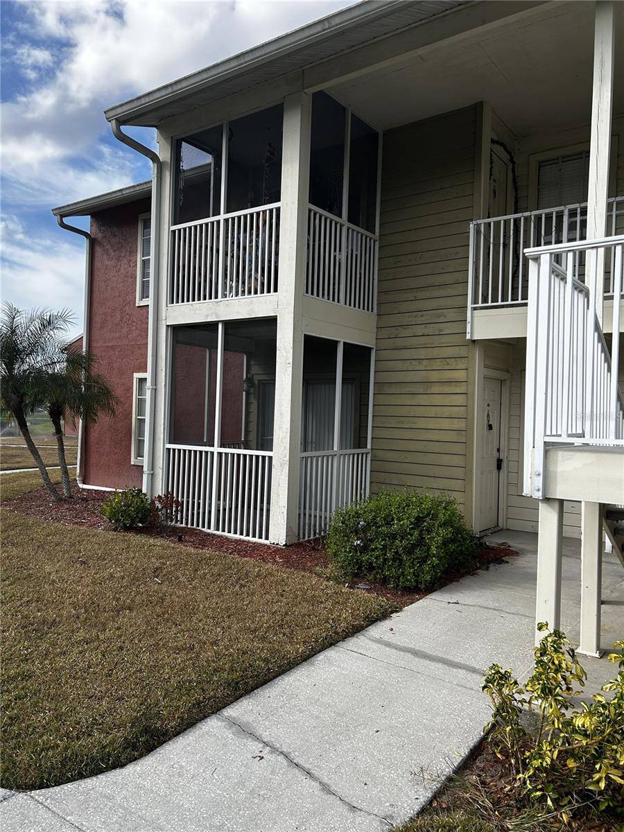 Brandon, FL 33511,806 LAKE HAVEN SQ #105