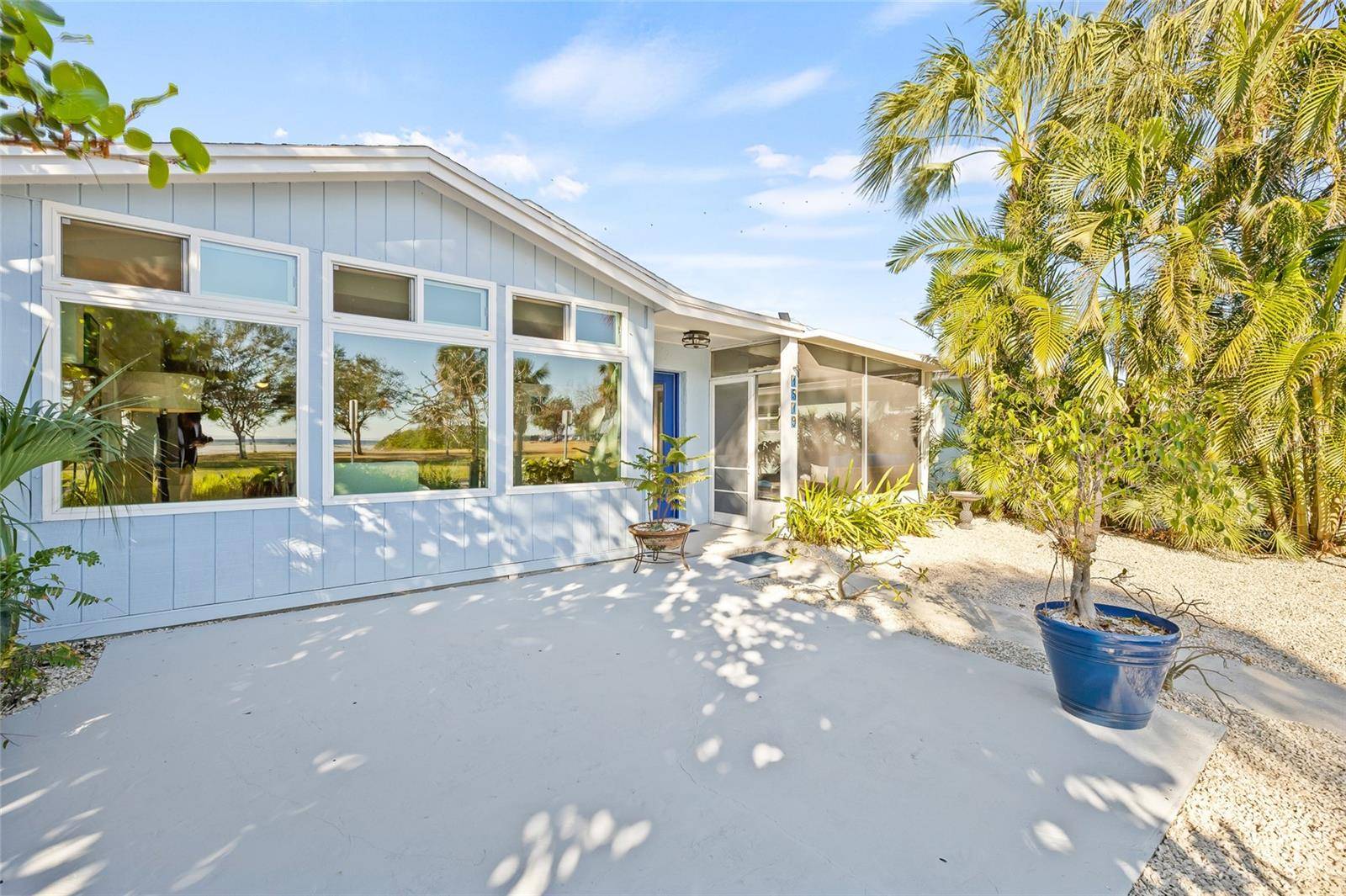 St Petersburg, FL 33701,1519 BEACH DR SE