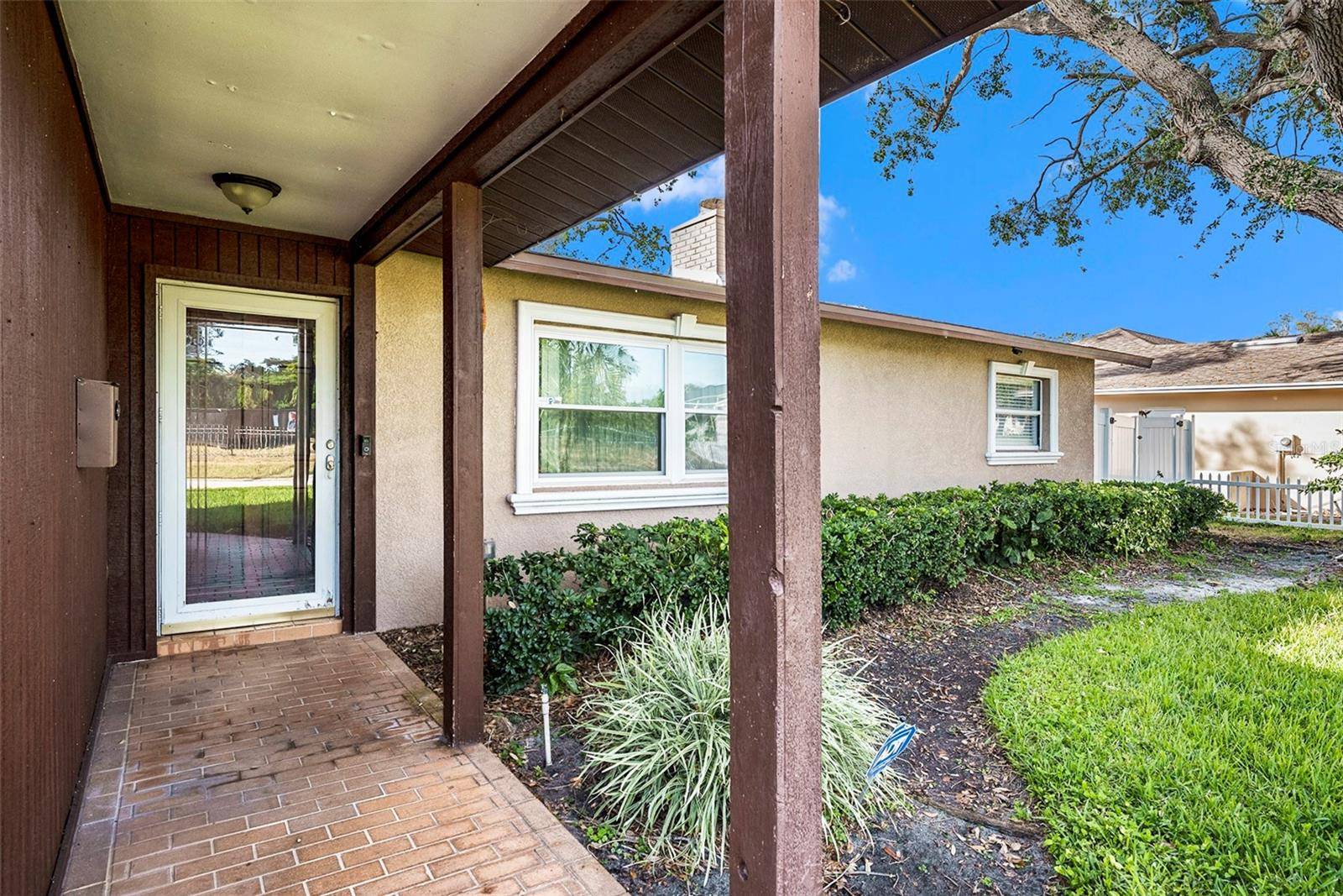 St Petersburg, FL 33712,5857 25TH ST S