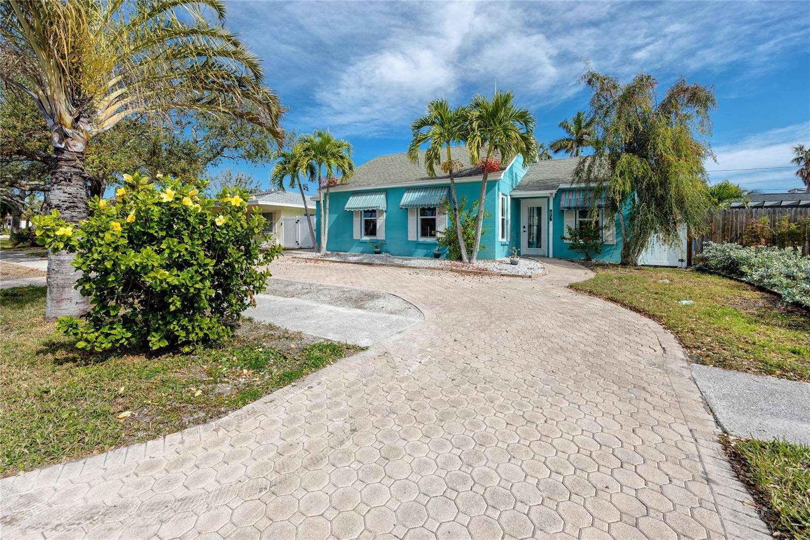 Clearwater Beach, FL 33767,815 LANTANA AVE