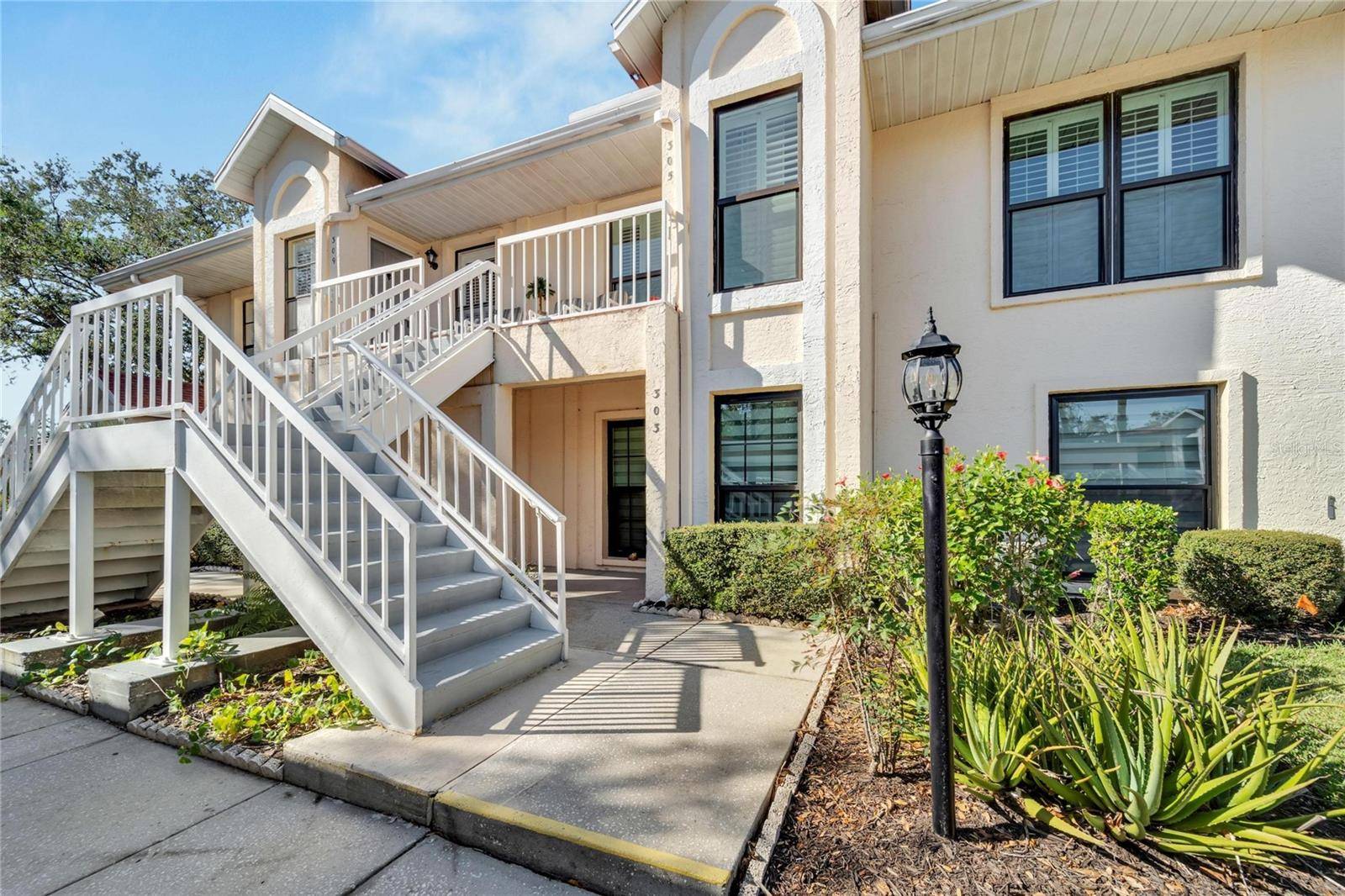 Sun City Center, FL 33573,303 KNOTTWOOD CT #3