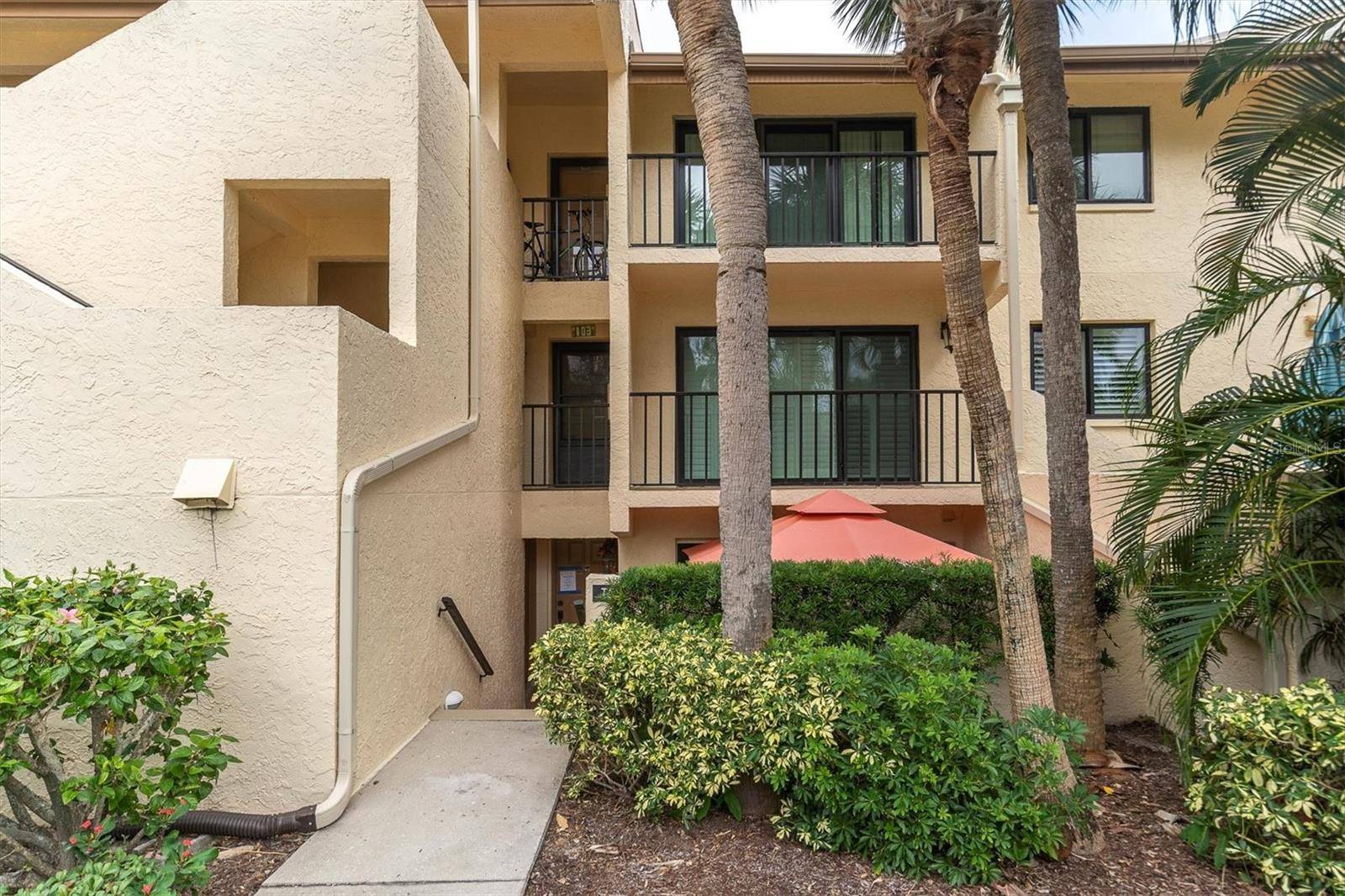 St Petersburg, FL 33711,7500 SUNSHINE SKYWAY LN S #103