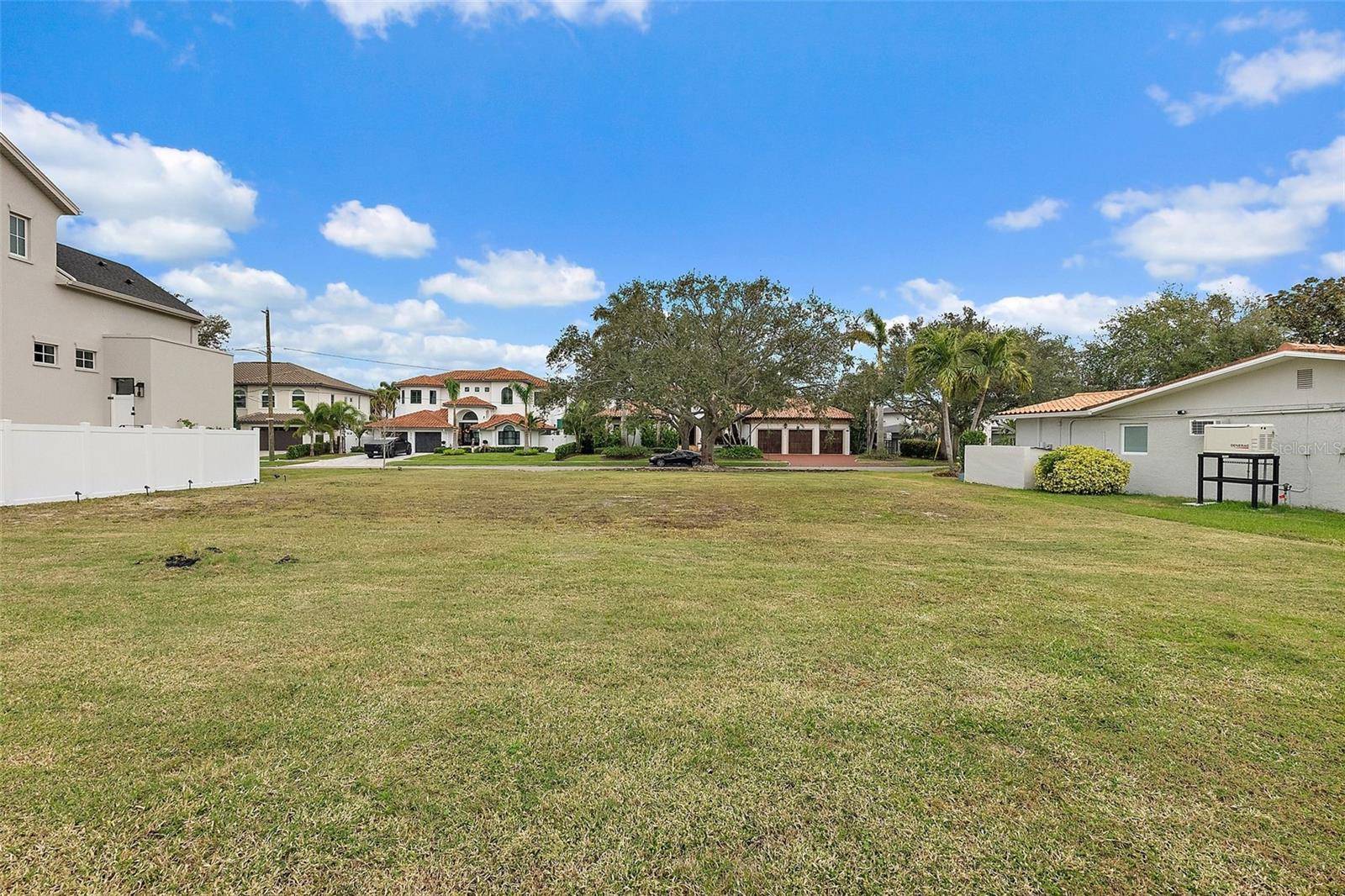St Petersburg, FL 33704,372 BAYVIEW DR NE