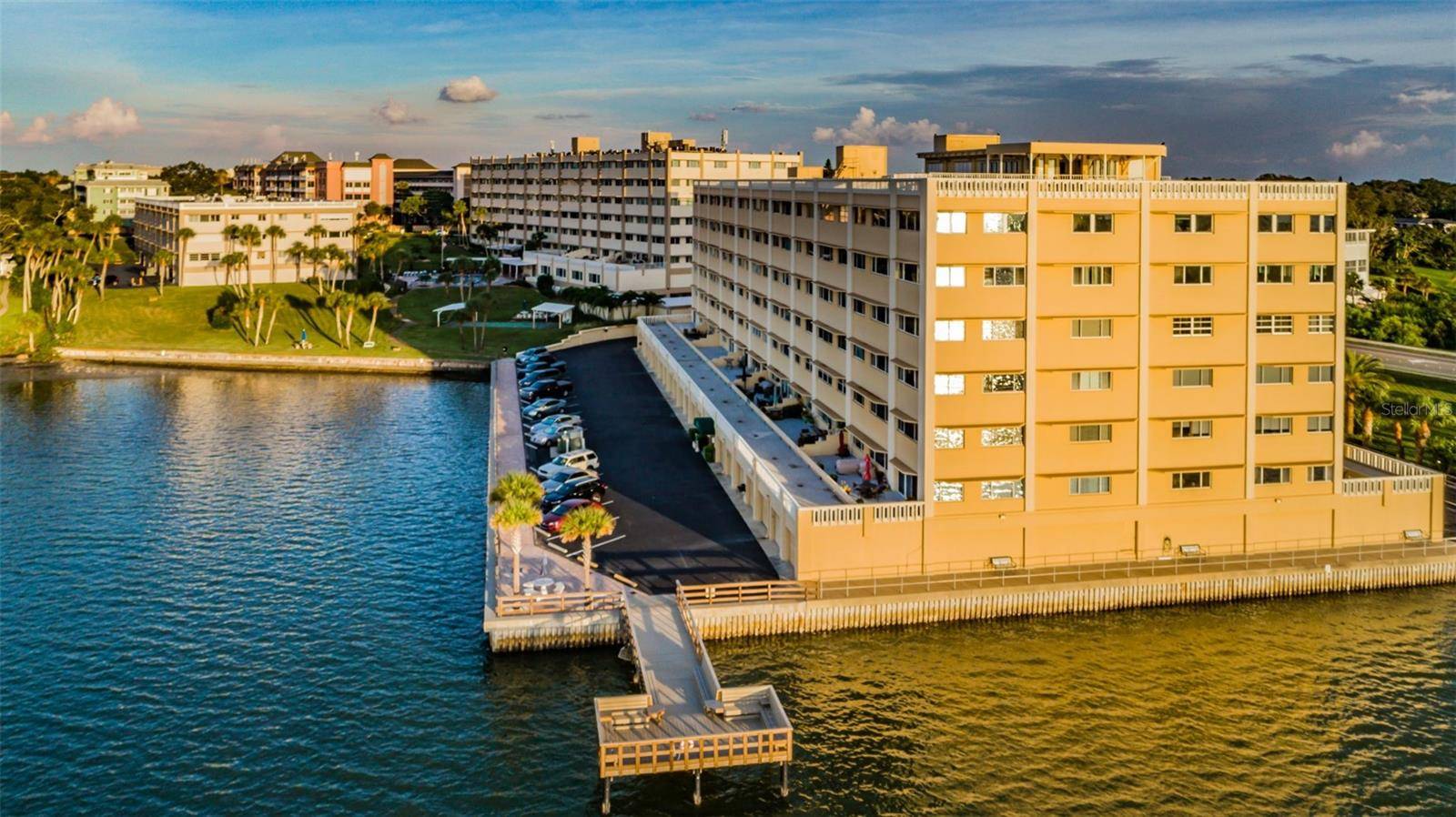 Belleair Bluffs, FL 33770,100 BLUFF VIEW DR #207C