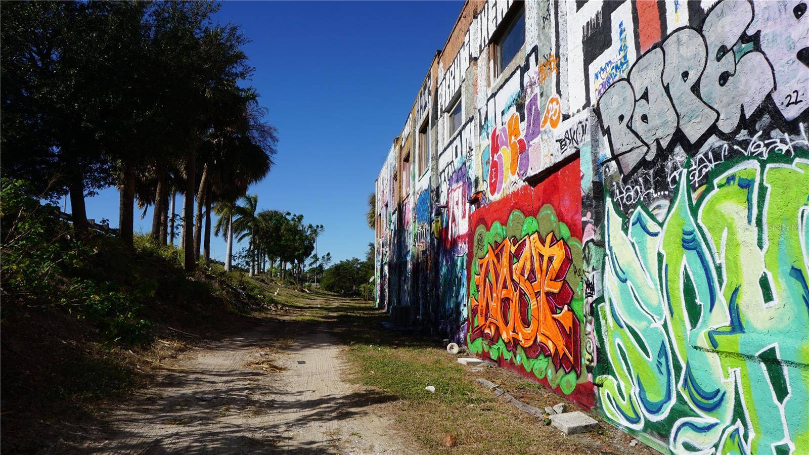 St Petersburg, FL 33705,910 5TH AVE N