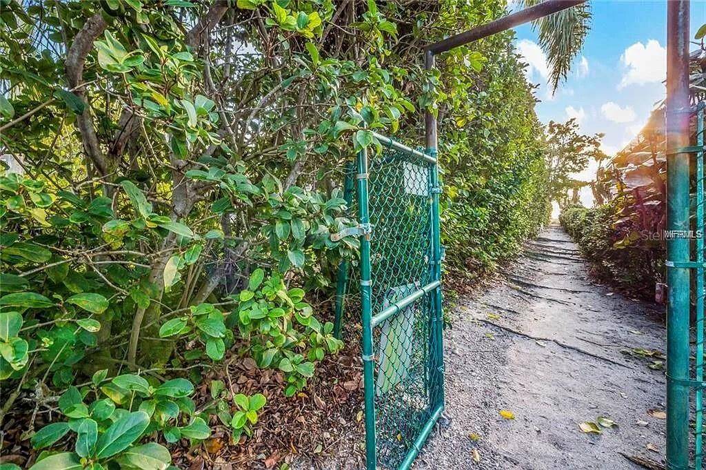 Longboat Key, FL 34228,744 JUNGLE QUEEN WAY