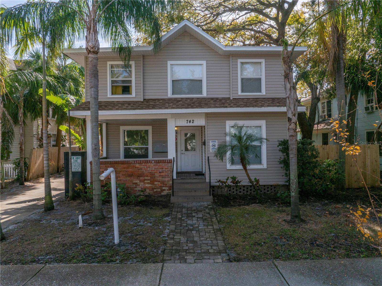 St Petersburg, FL 33701,742 7TH AVE N