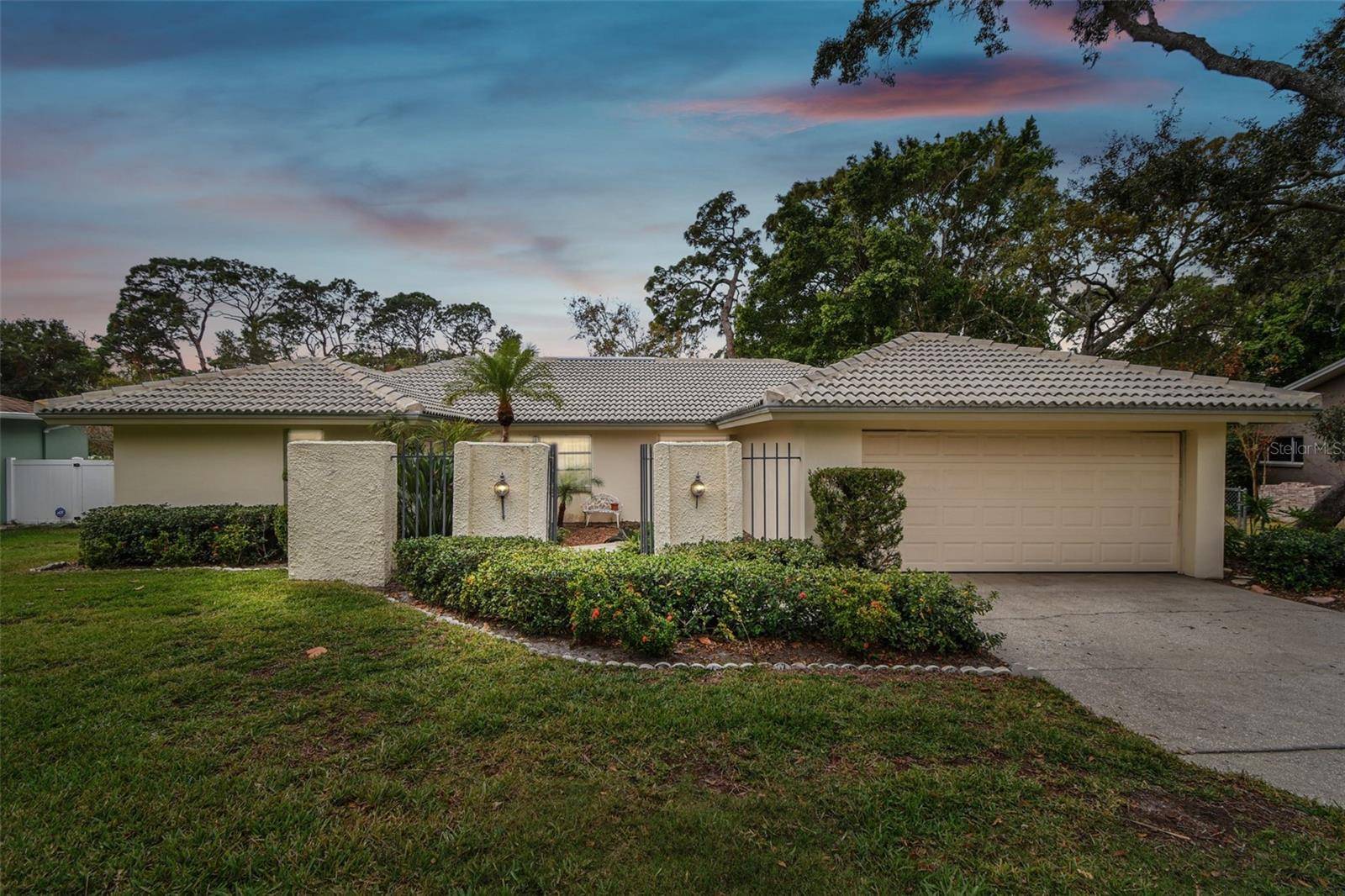 Palm Harbor, FL 34683,970 ROLLING HILLS DR