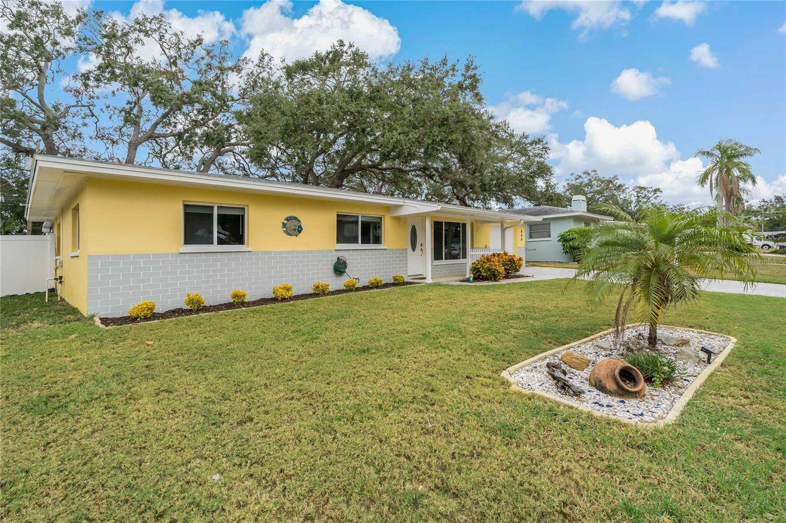 Dunedin, FL 34698,868 JAMES ST