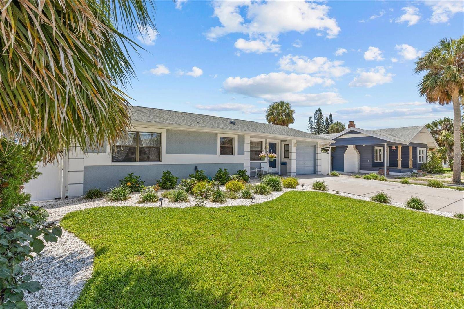 Clearwater Beach, FL 33767,709 MANDALAY AVE