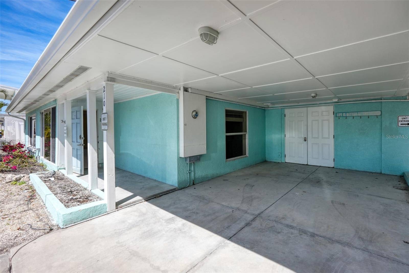 Holmes Beach, FL 34217,210 HAVERKOS CT