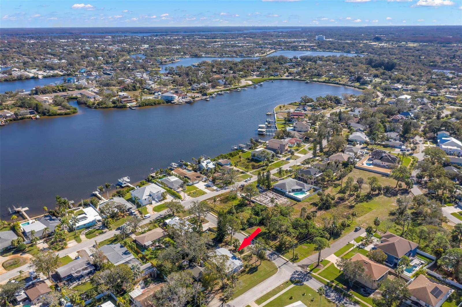 Tarpon Springs, FL 34689,695 SUNSET DR