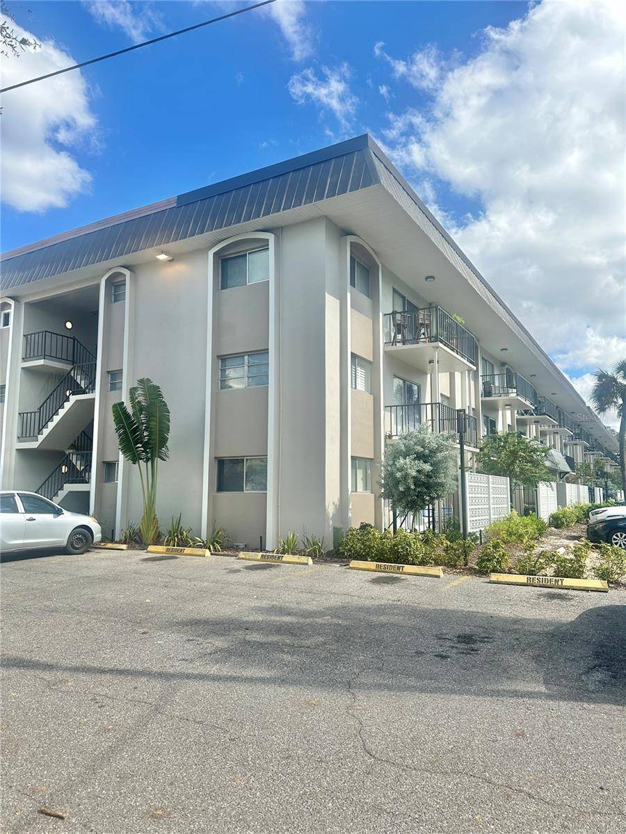 Tampa, FL 33609,4611 W FIG ST #210