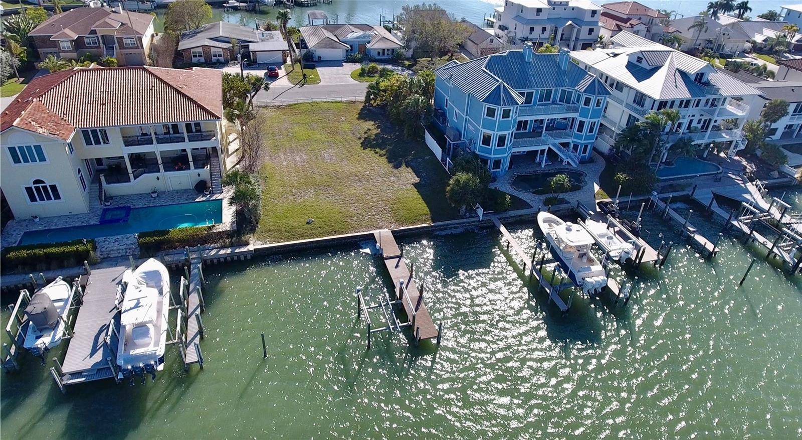 Belleair, FL 33756,20 N PINE CIR