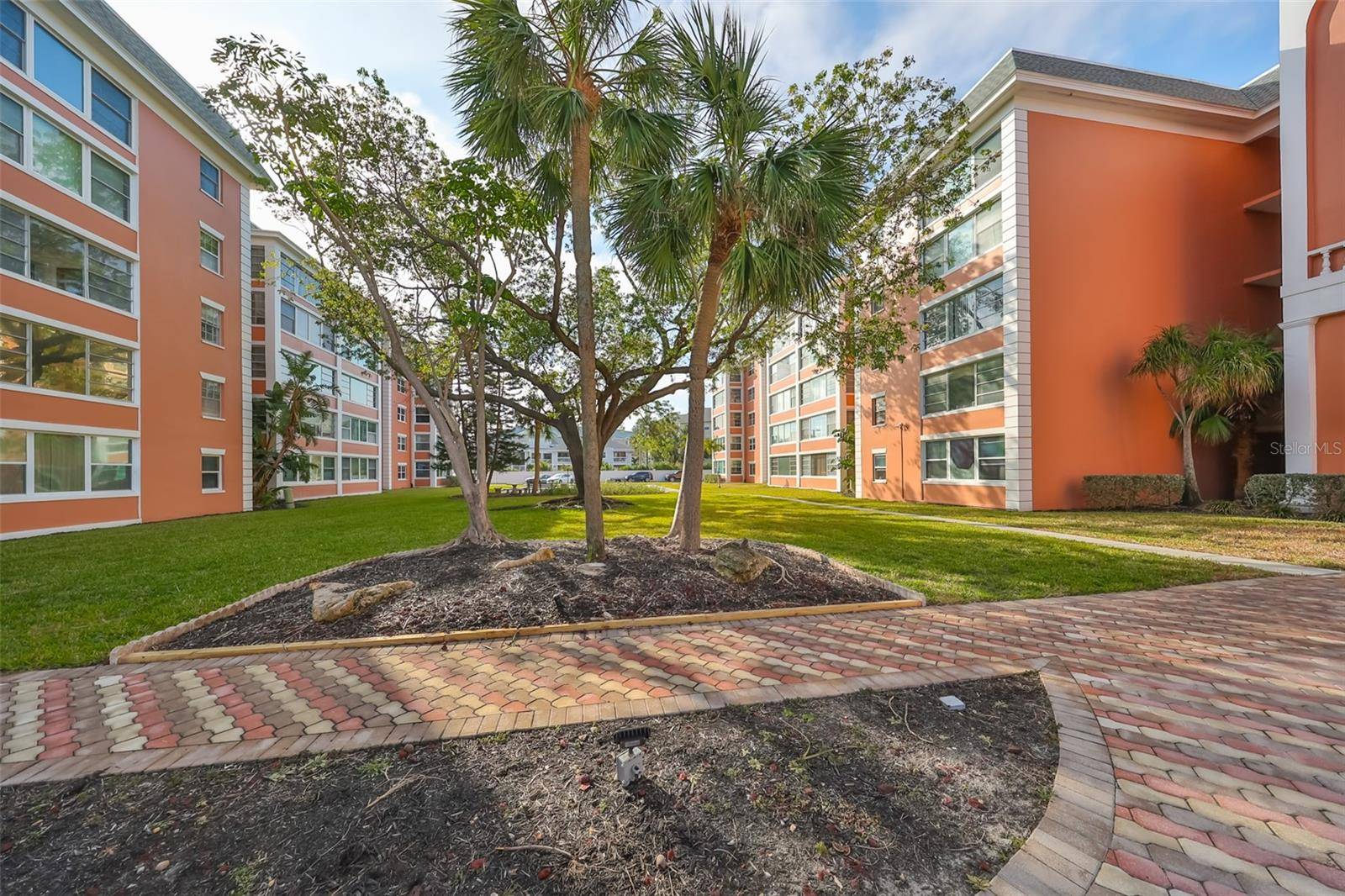 St Petersburg, FL 33710,6960 20TH AVE N #306