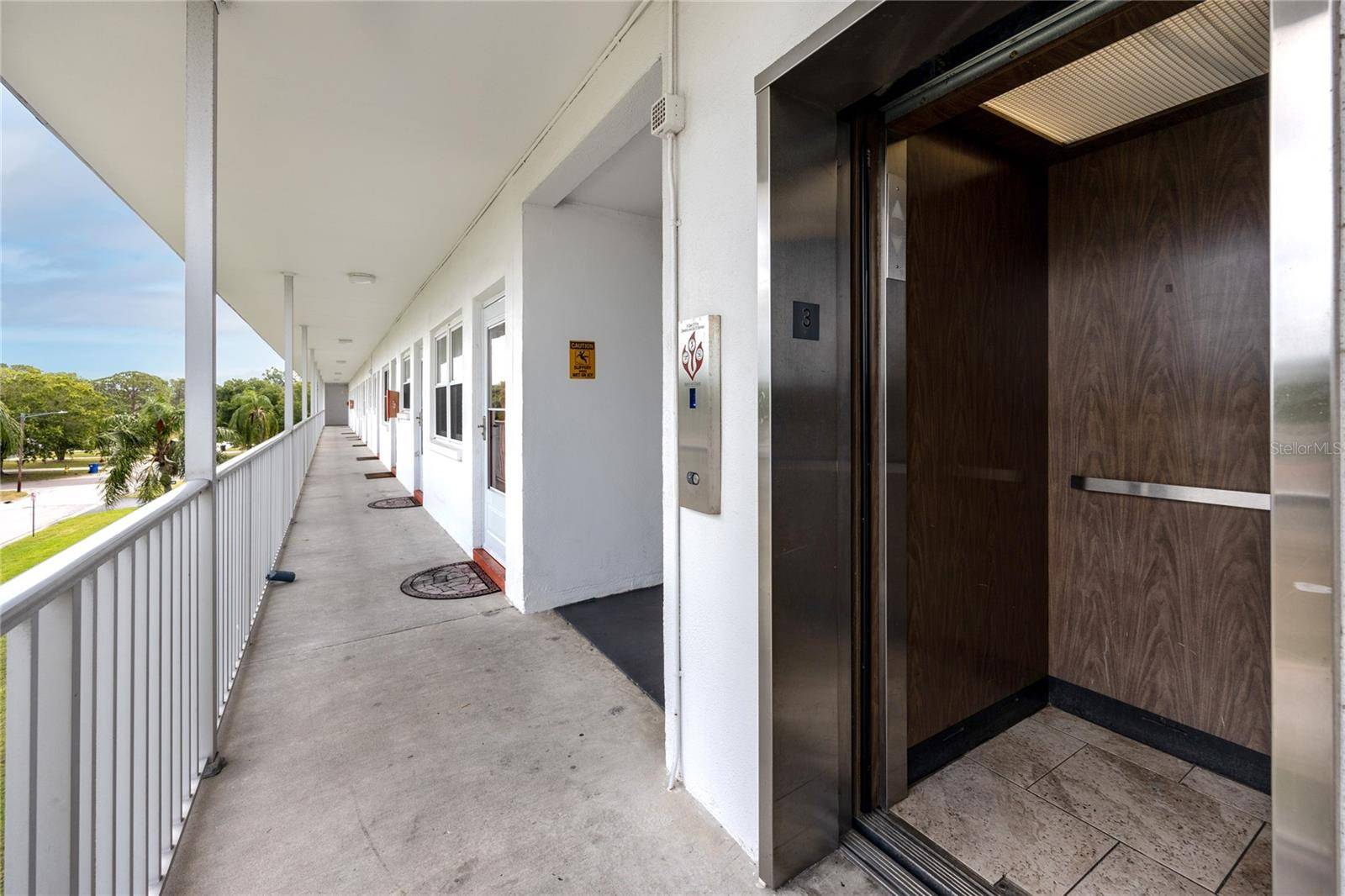 St Petersburg, FL 33710,5728 14TH AVE N #305B