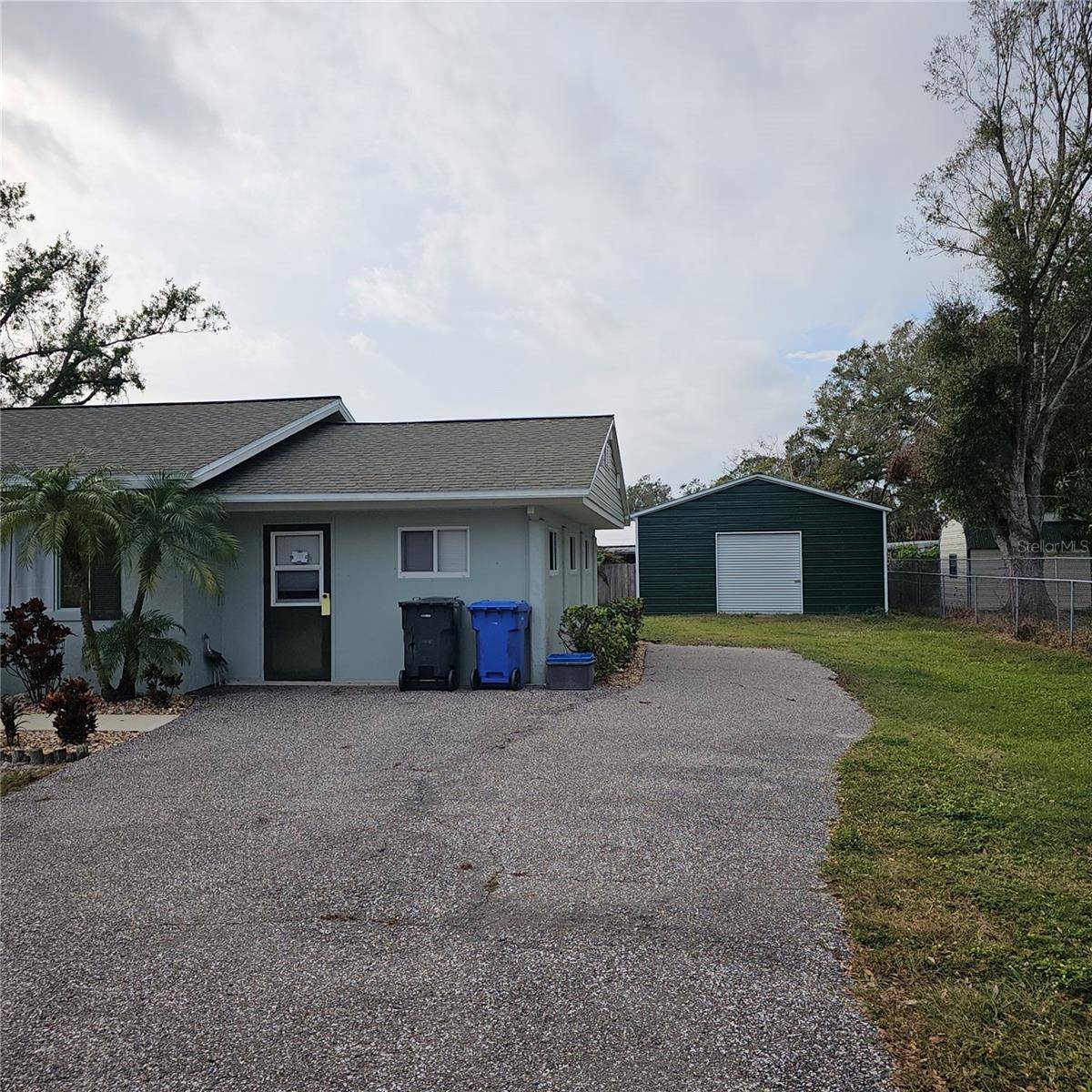 Ruskin, FL 33570,905 10TH ST SW