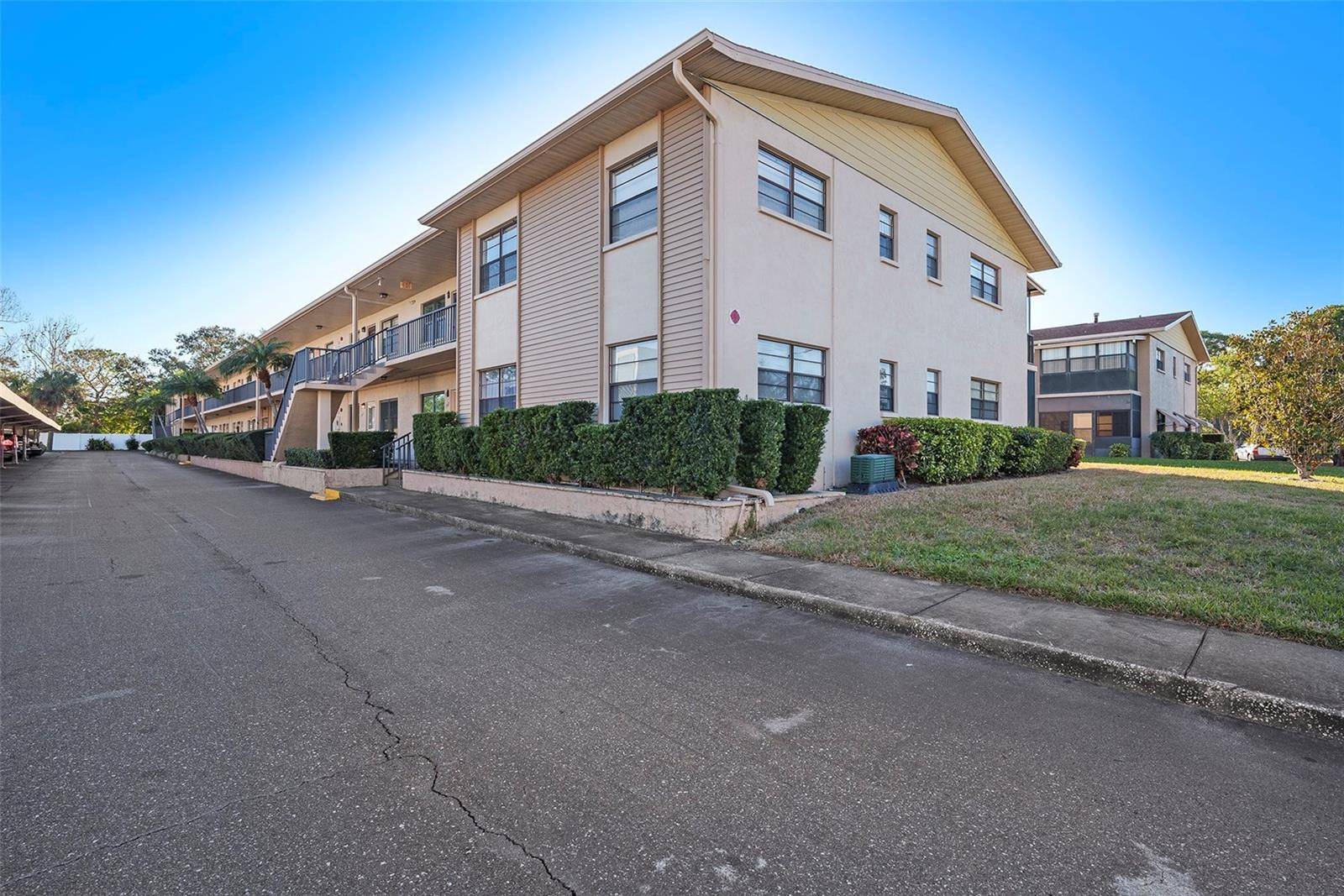 St Petersburg, FL 33709,5967 TERRACE PARK DR N #101