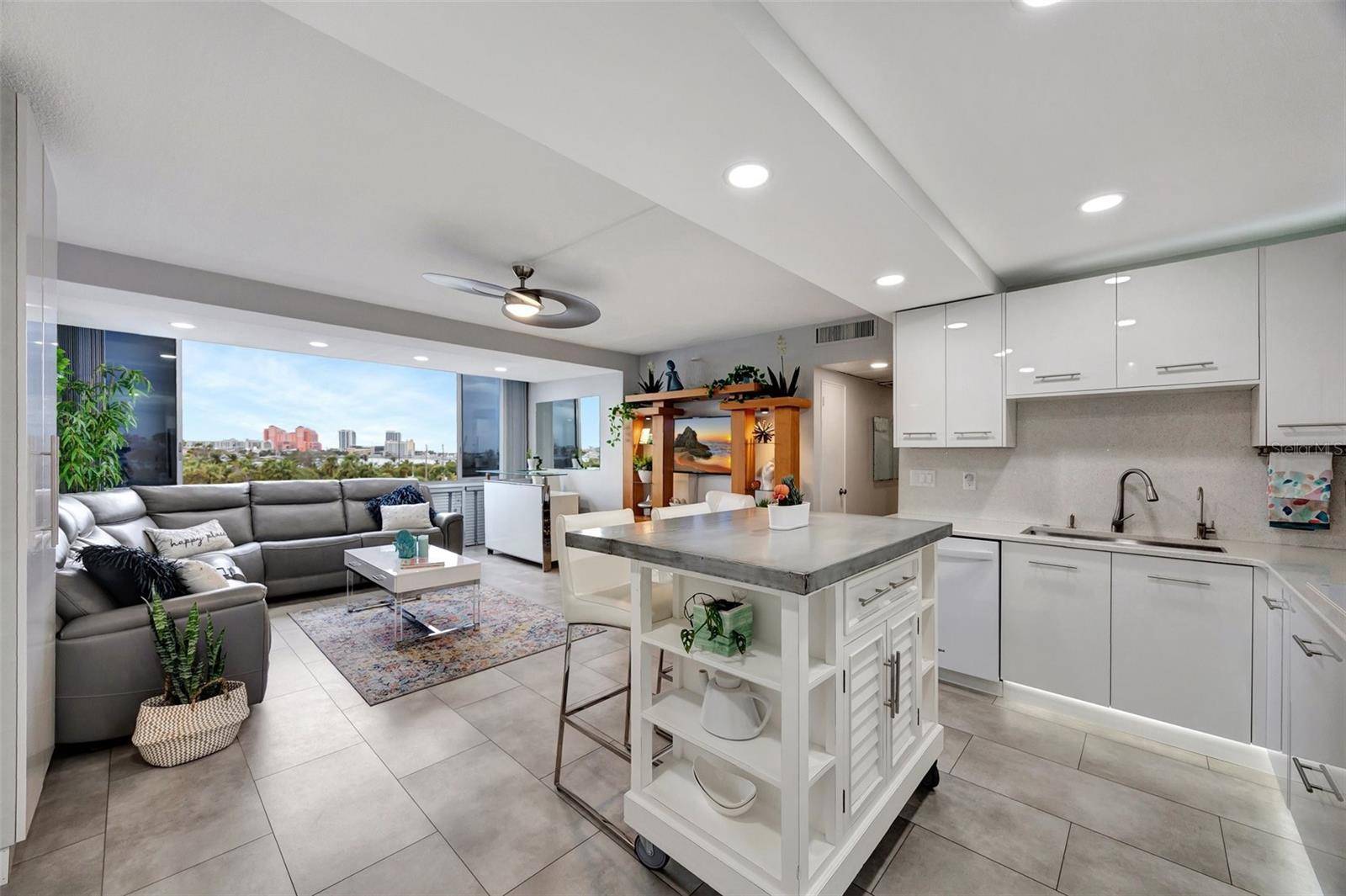 Clearwater Beach, FL 33767,31 ISLAND WAY #303