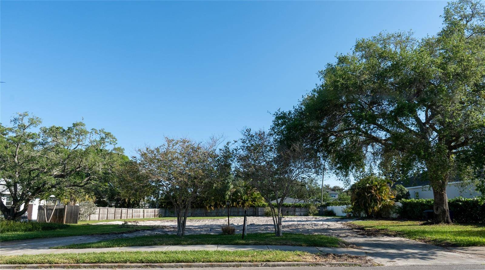 St Petersburg, FL 33704,1020 SNELL ISLE BLVD NE