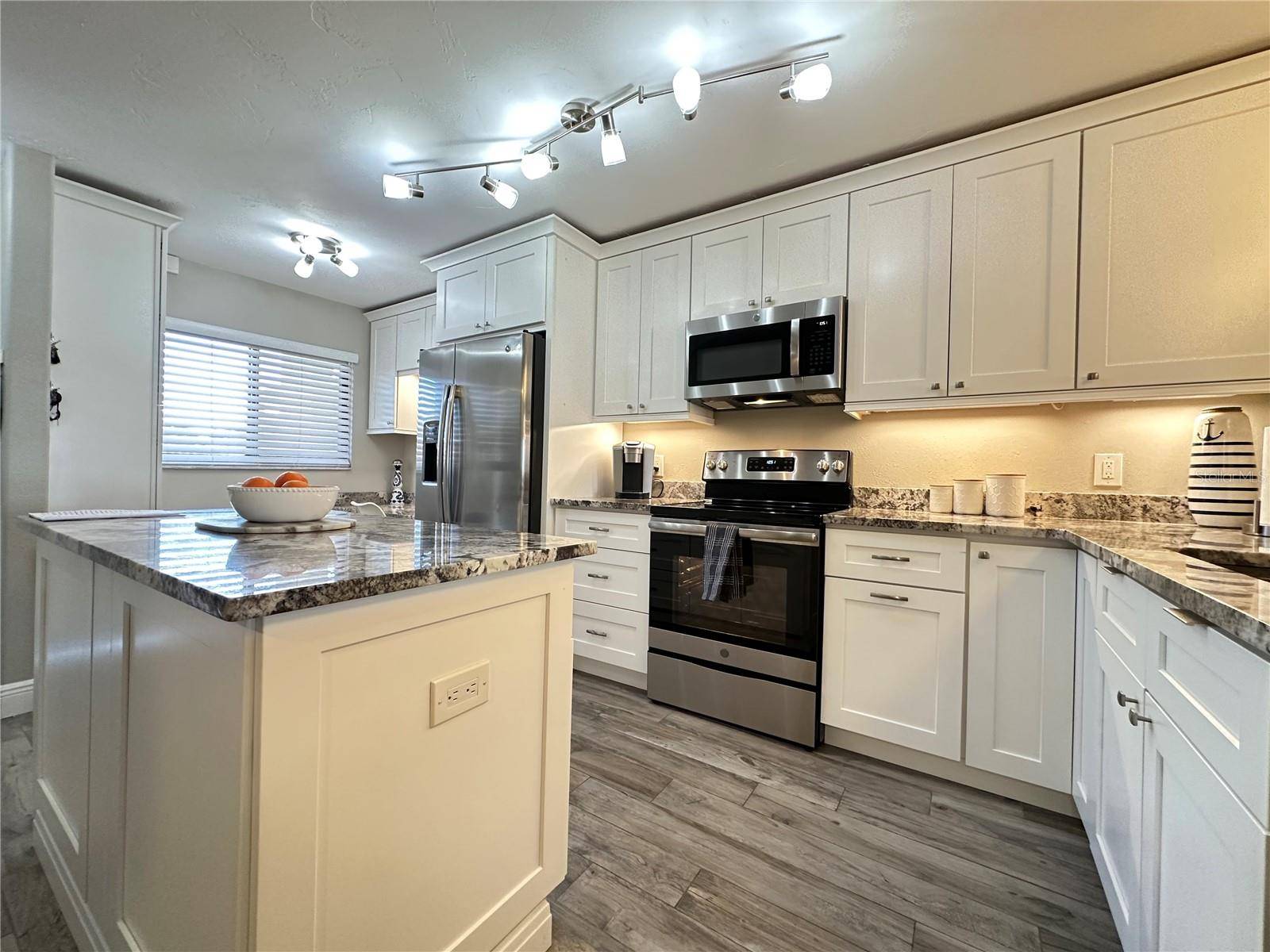 St Petersburg, FL 33715,106 1ST ST E #115