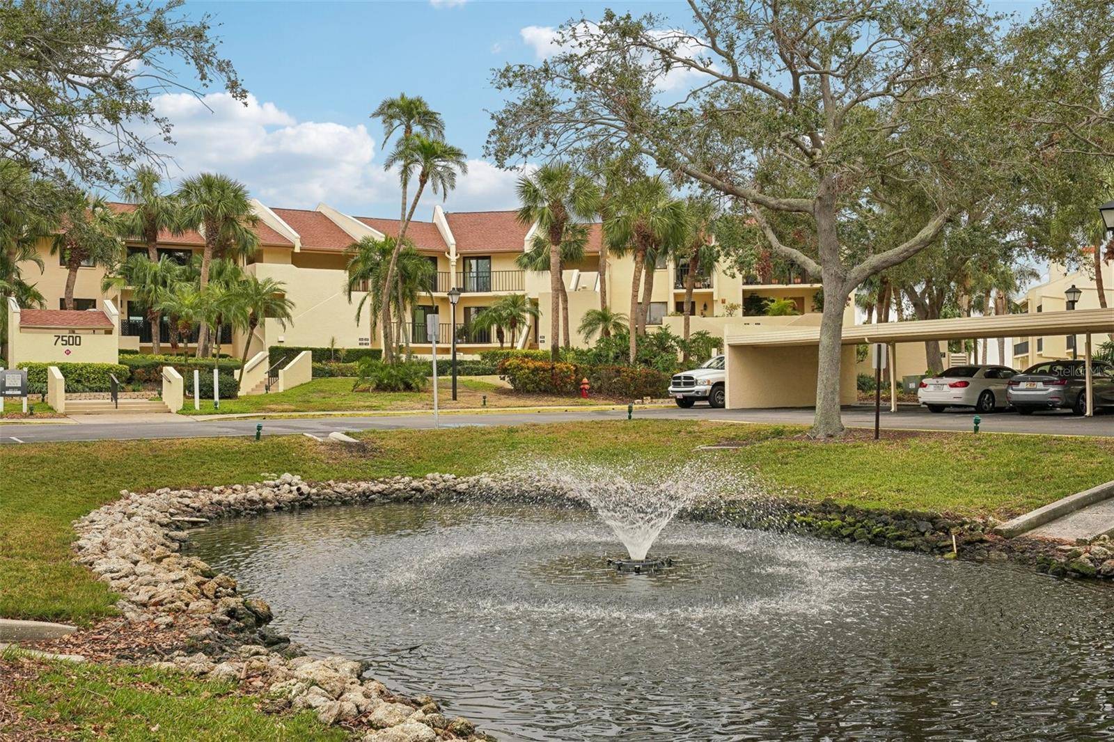 St Petersburg, FL 33711,7500 SUNSHINE SKYWAY LN S #206