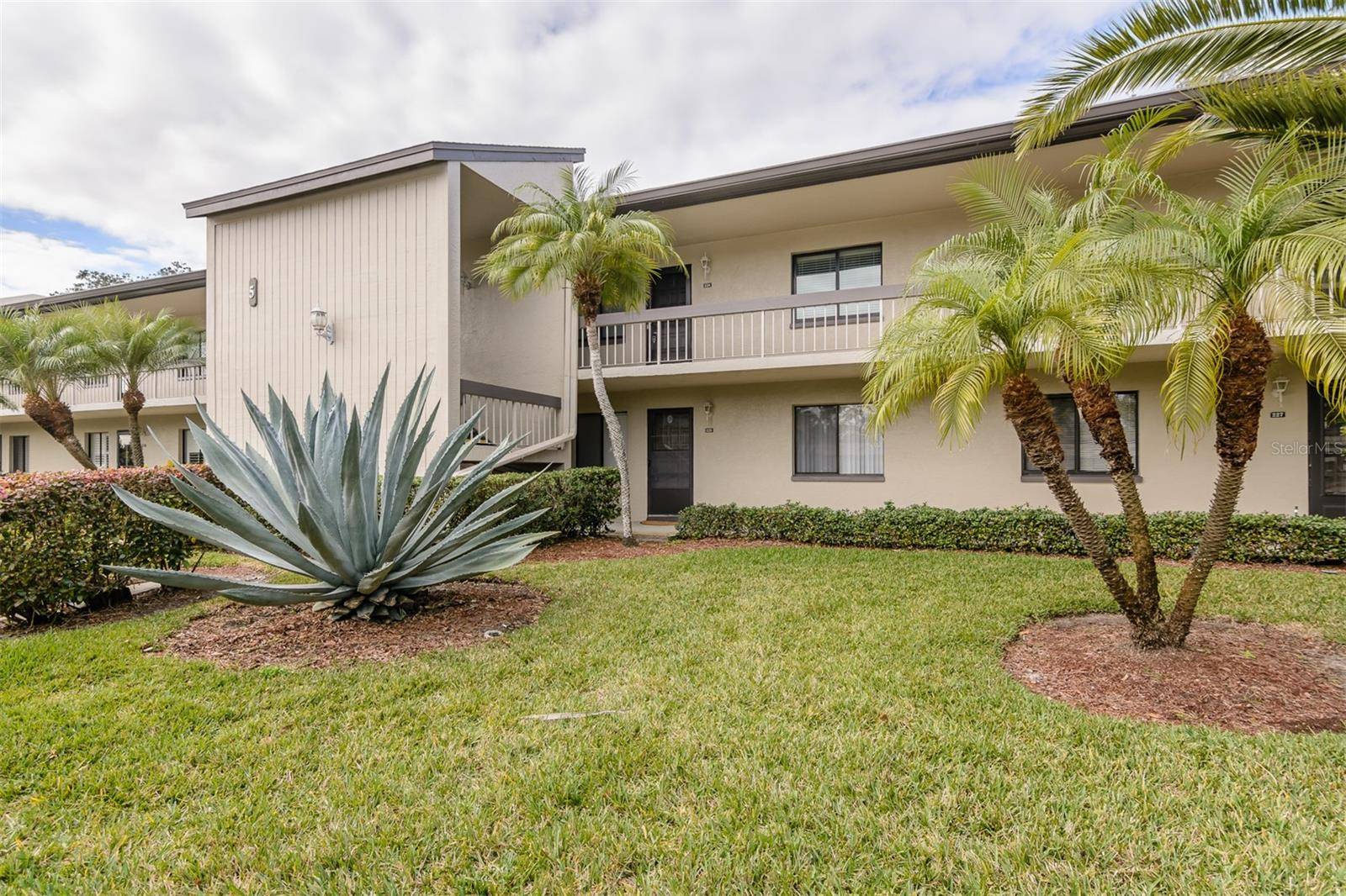 Oldsmar, FL 34677,225 NINA WAY #225