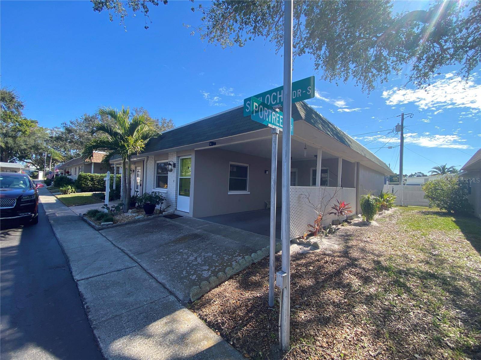 Dunedin, FL 34698,883 SKY LOCH DR S