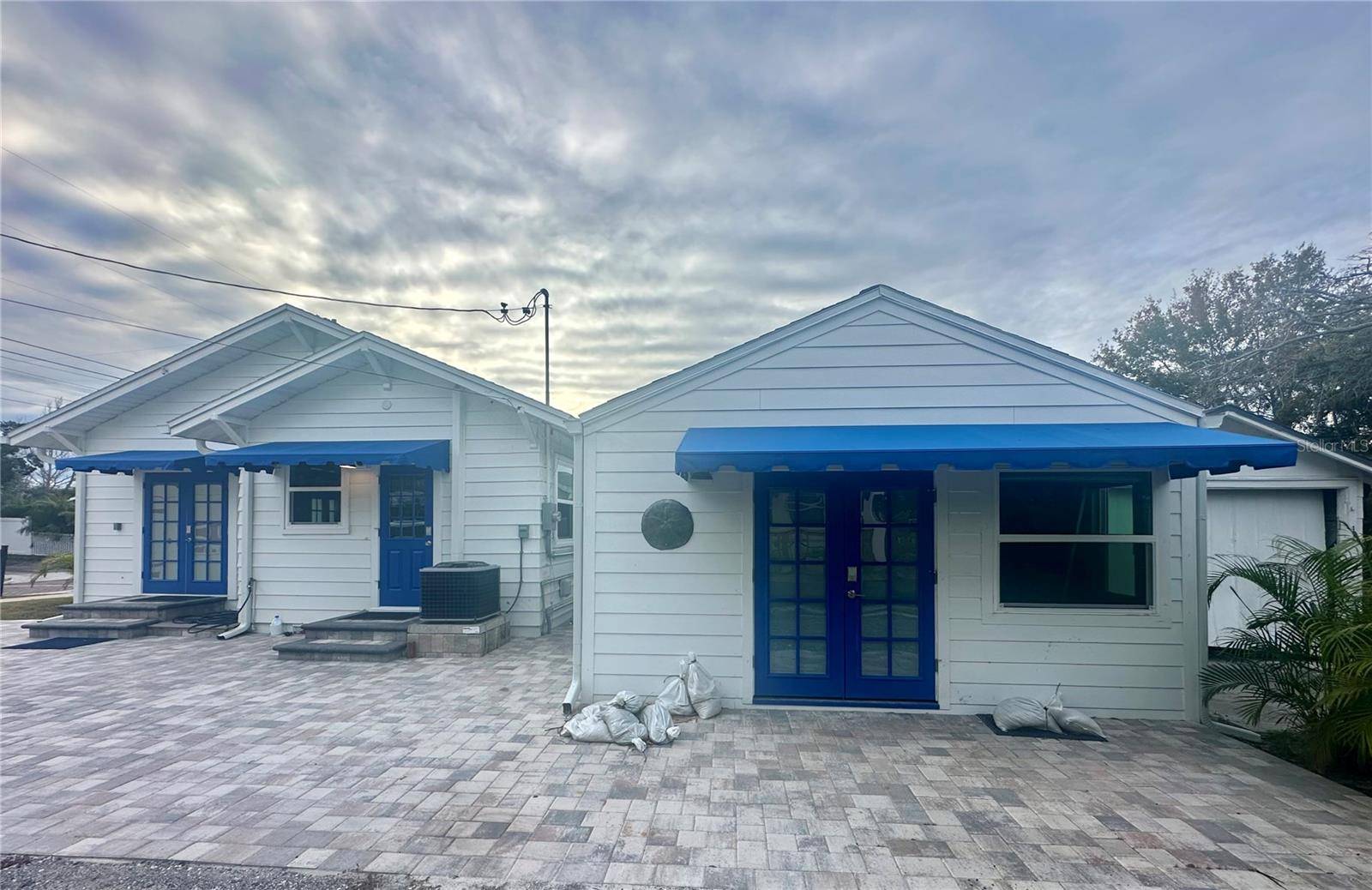 Tarpon Springs, FL 34689,410 W LEMON ST