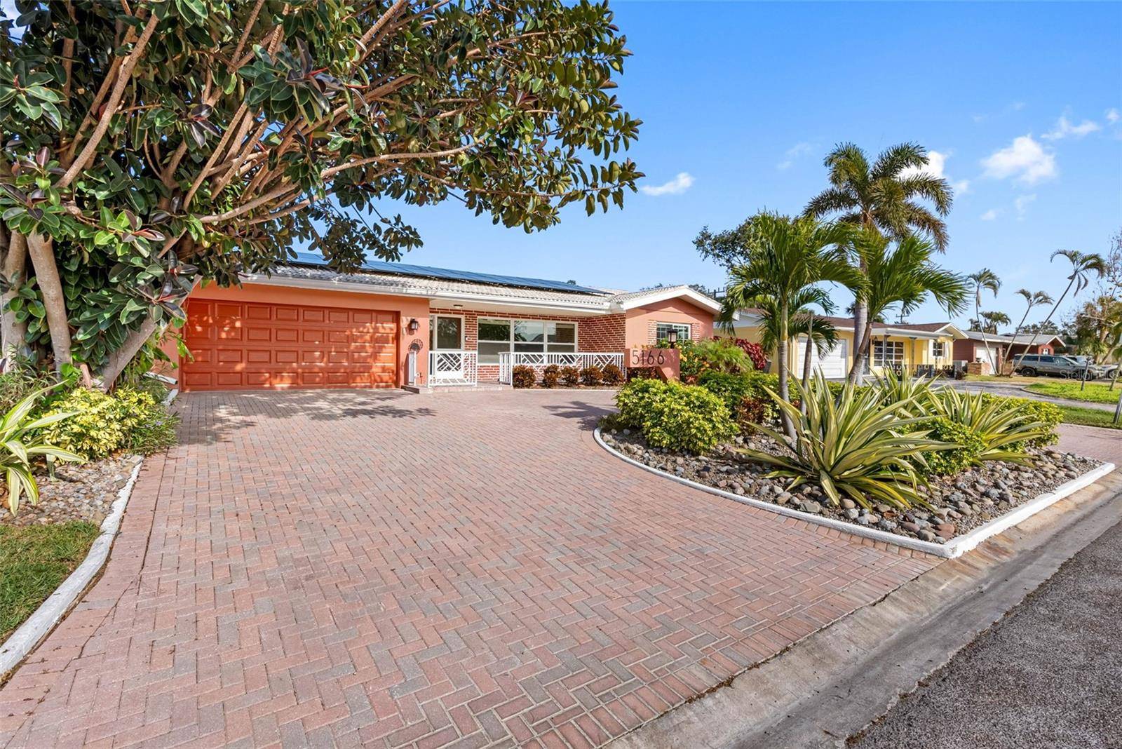 St Petersburg, FL 33711,5166 39TH ST S