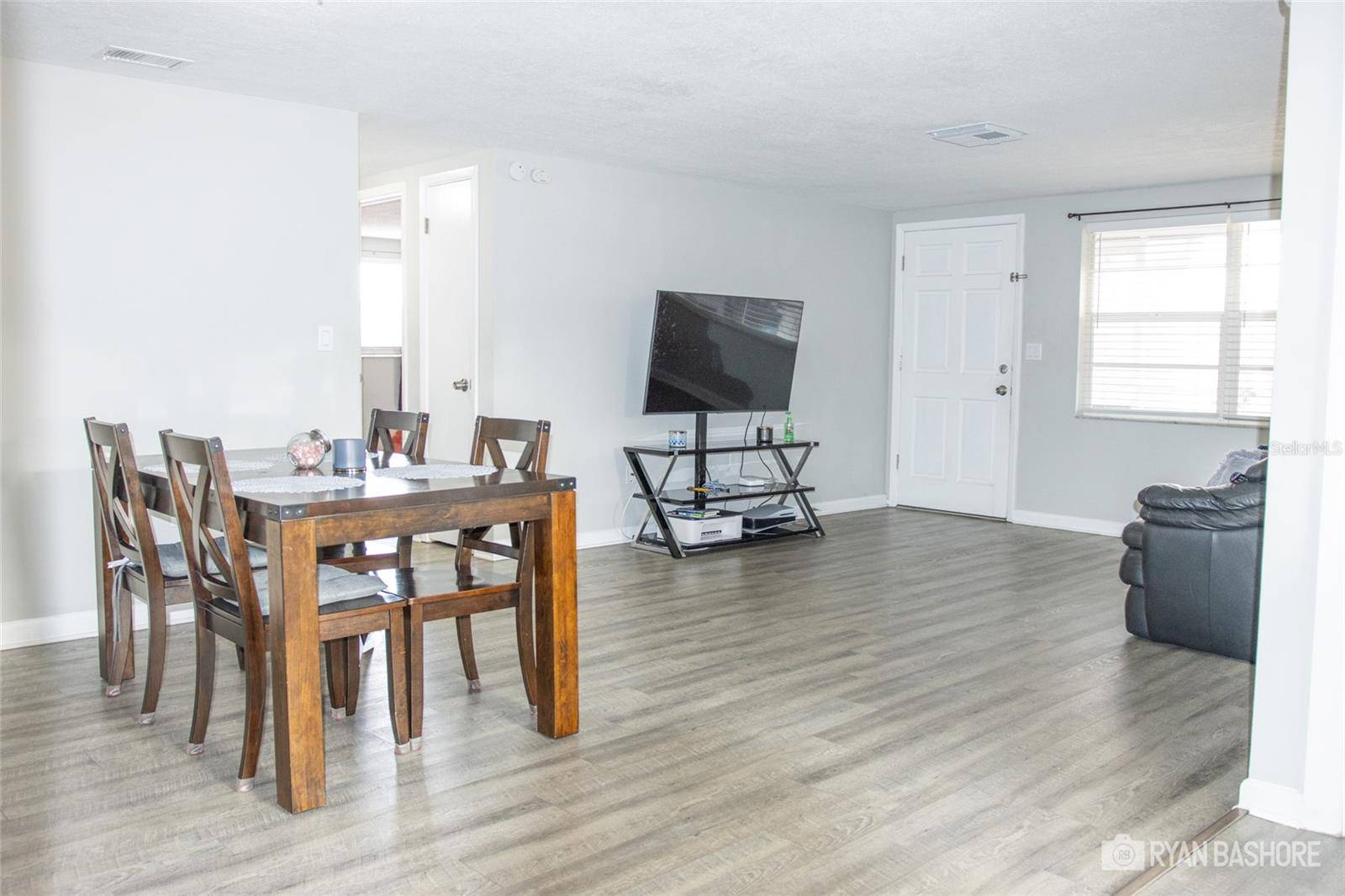 Port Richey, FL 34668,9825 LAKESIDE LN