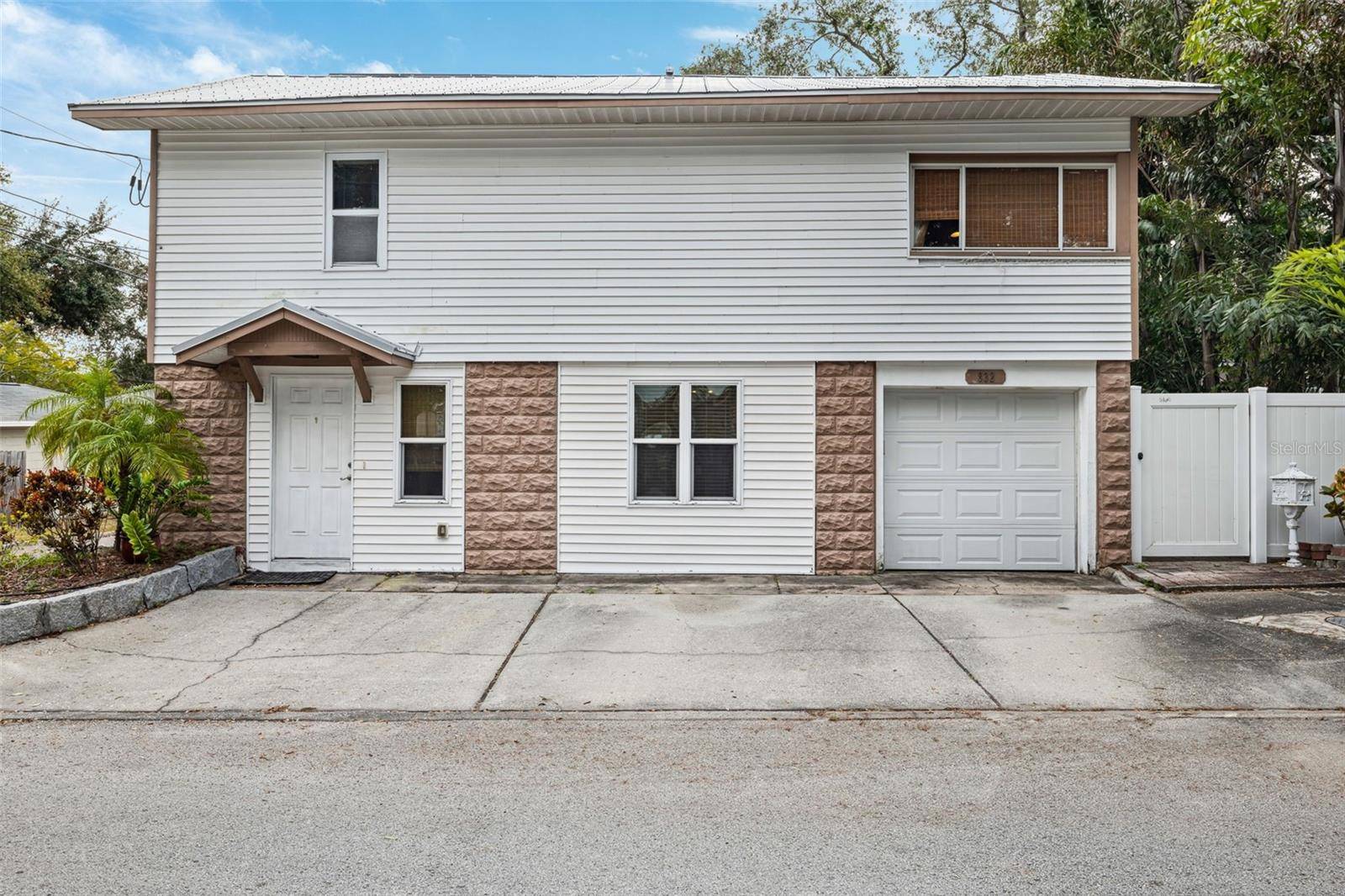 St Petersburg, FL 33701,832 13TH AVE N