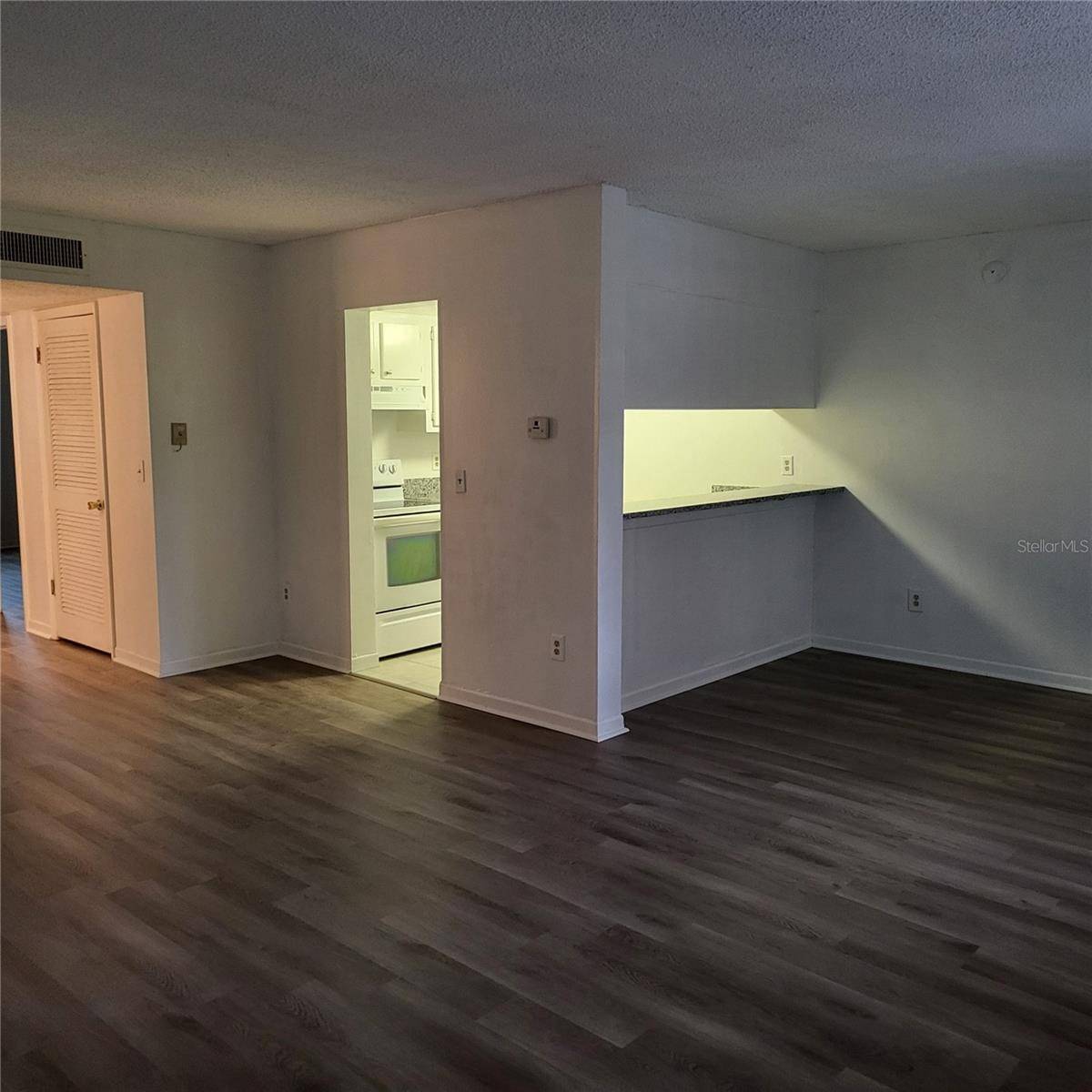 Largo, FL 33770,2525 W BAY DR #E11