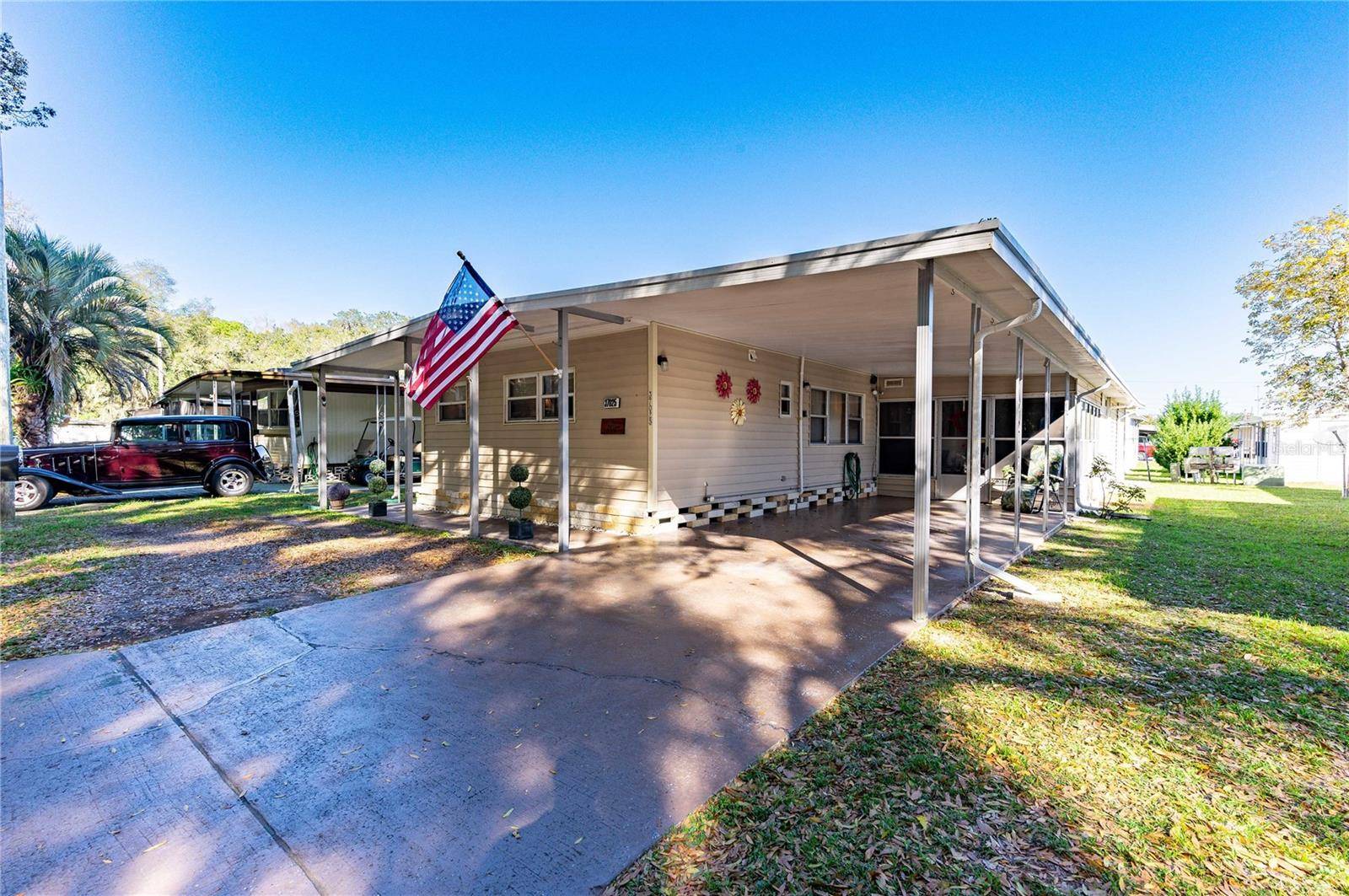 Zephyrhills, FL 33542,37025 KAREN AVE
