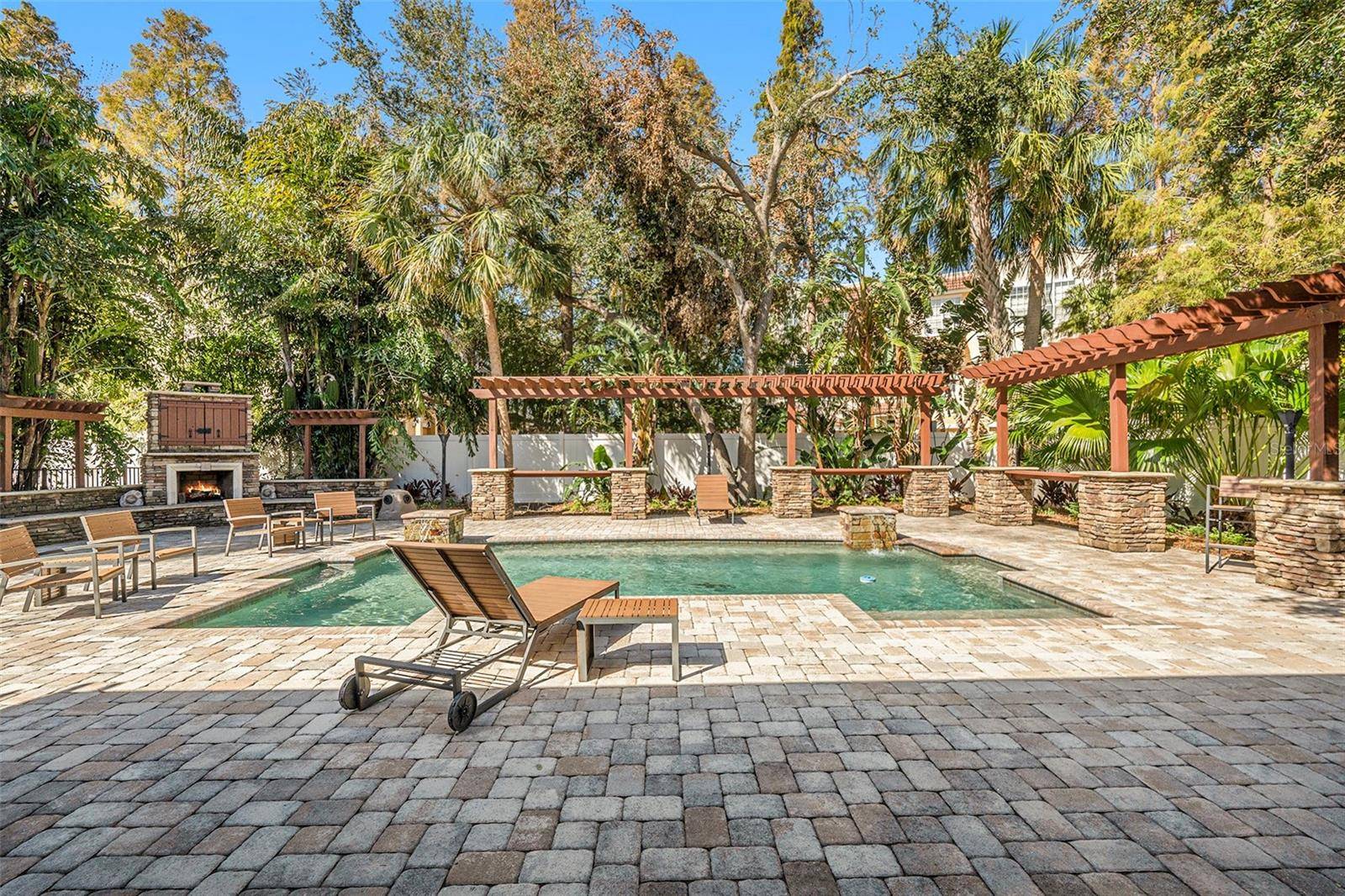 Tampa, FL 33611,5701 S MACDILL AVE