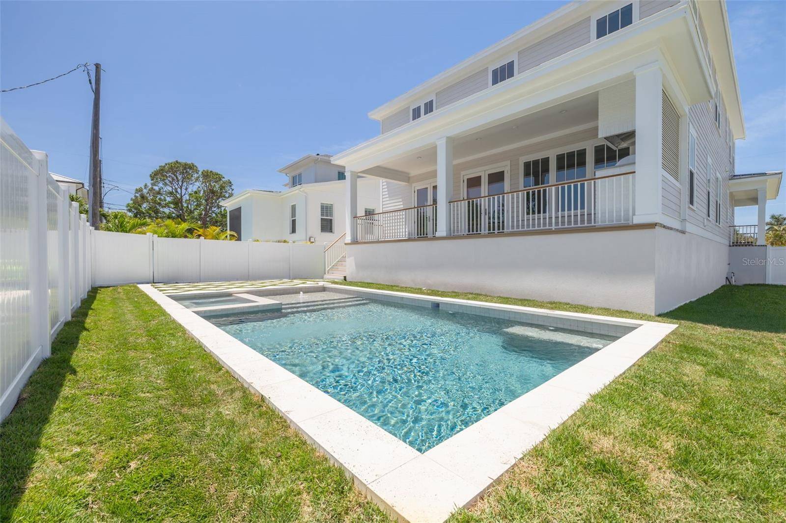 St Petersburg, FL 33704,323 APPIAN WAY NE