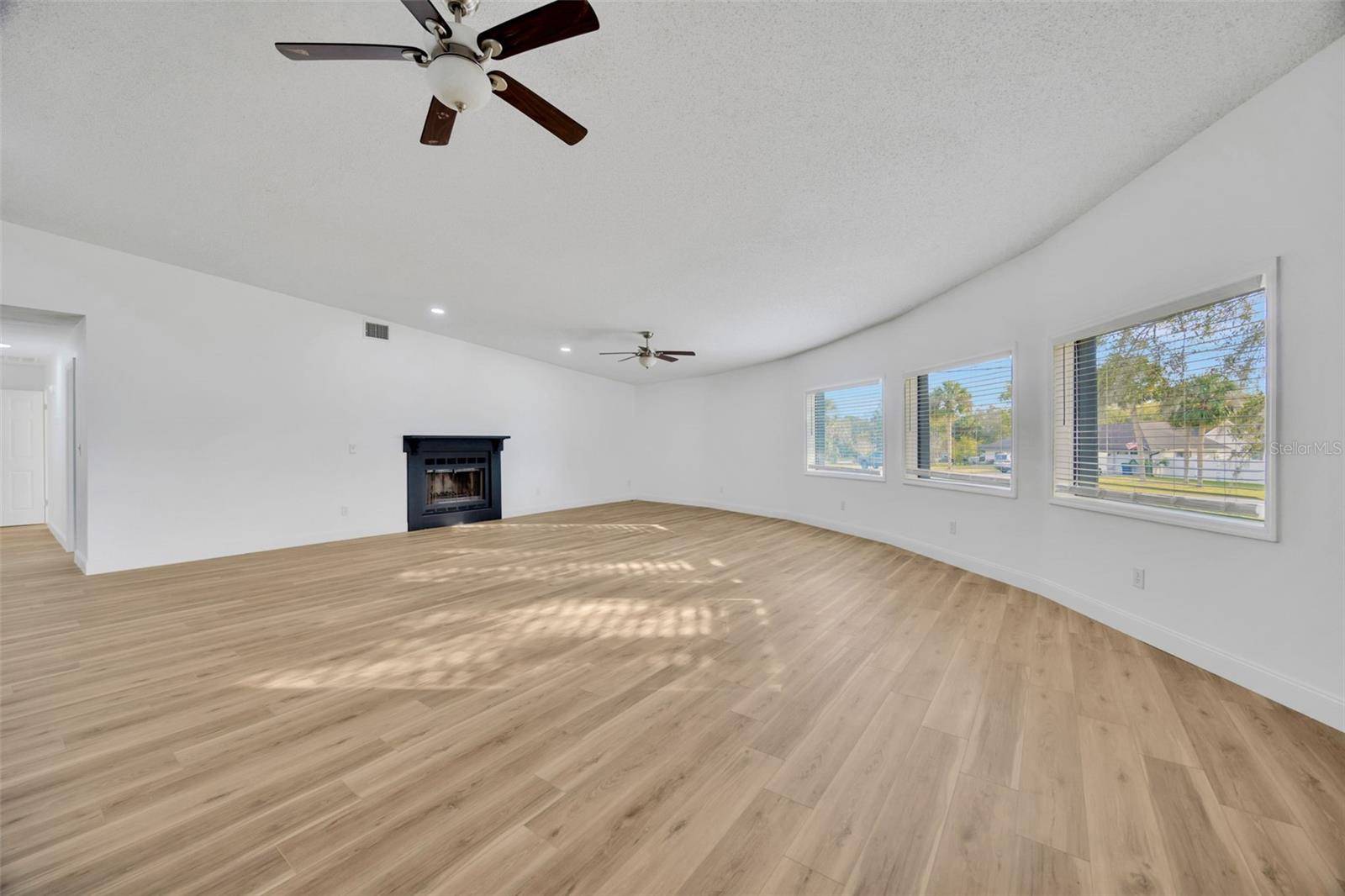 Zephyrhills, FL 33541,5526 SOUTHERNVIEW DR