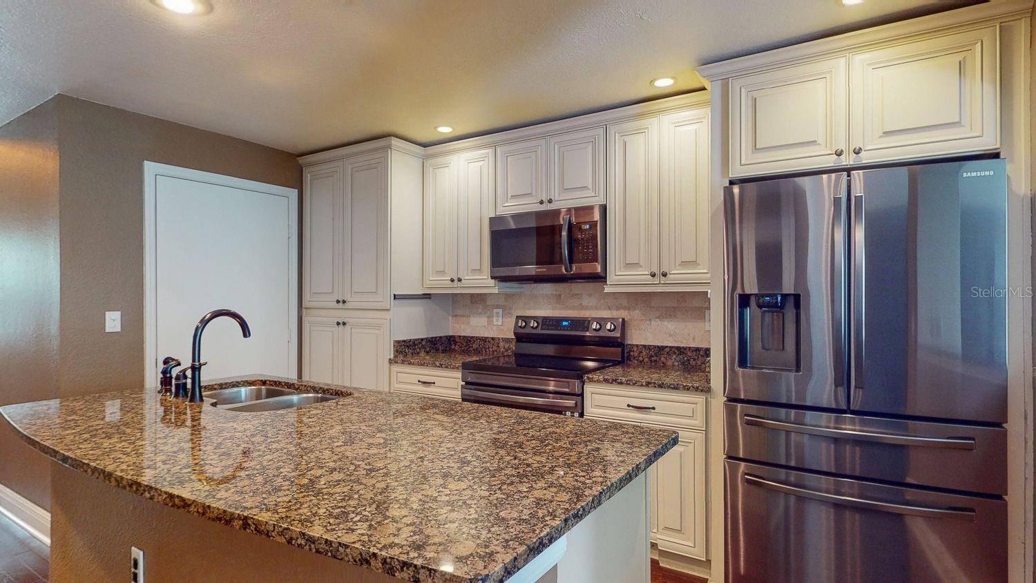St Petersburg, FL 33701,200 4TH AVE S #139