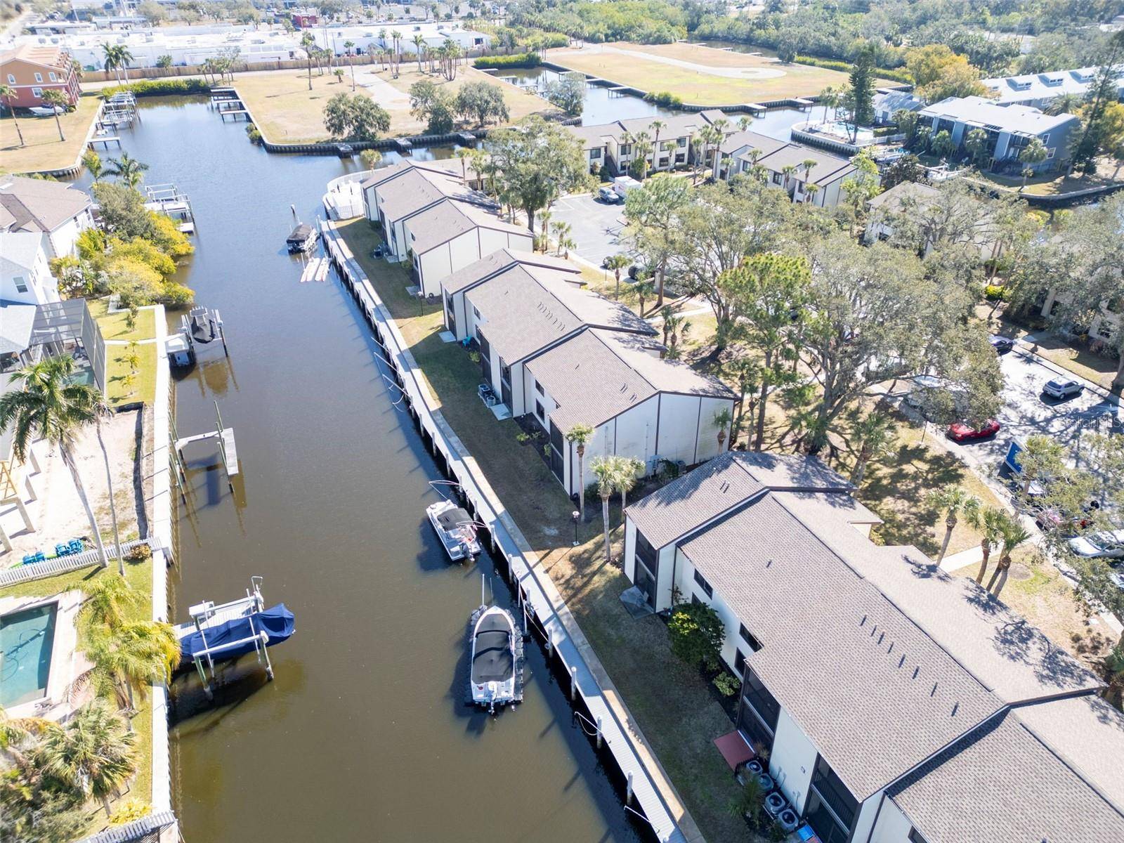 Tarpon Springs, FL 34689,355 MOORINGS COVE DR #355